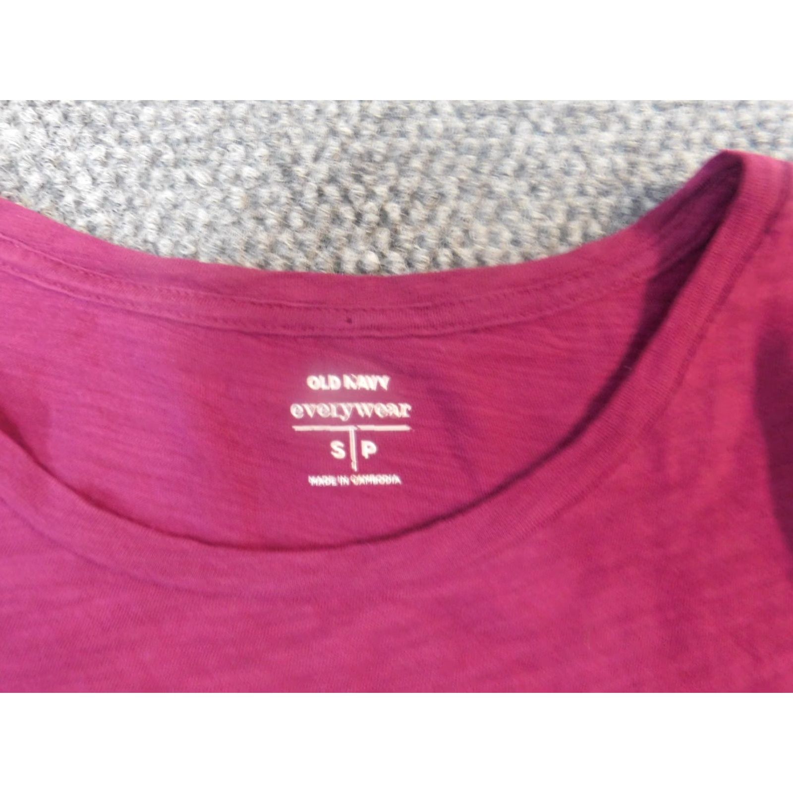 Old Navy Old Navy Womens Blouse S Red Solid Short Sleeve Pullover Stretch Casual Modern Regular Size S / US 4 / IT 40 - 4 Thumbnail