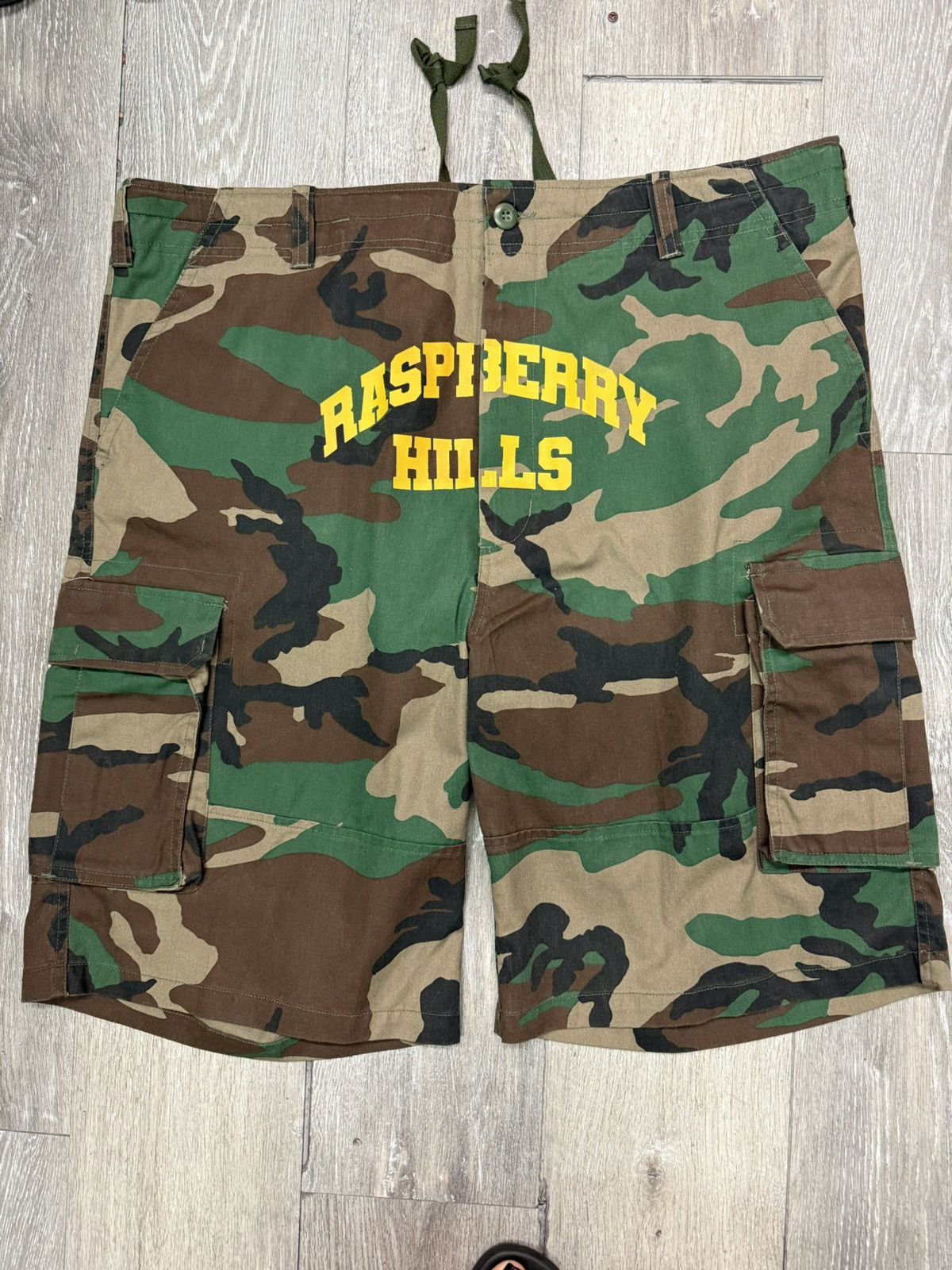 The GV Gallery GV Gallery Raspberry Hills Camo Shorts Size US 38 / EU 54 - 1 Thumbnail