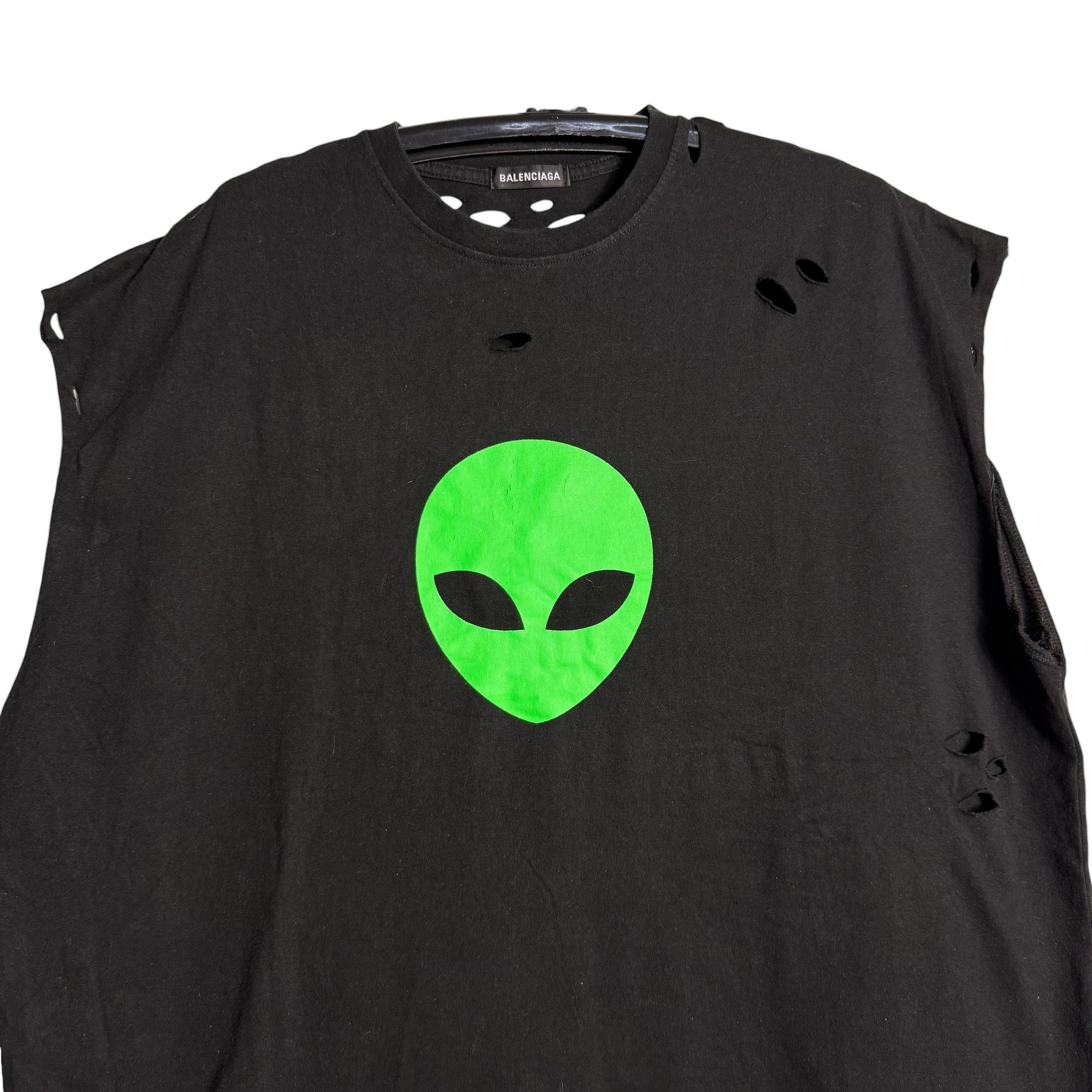 Balenciaga 🔥RARE🔥Balenciaga Alien Distress Sleeveless Shirt Size US XL / EU 56 / 4 - 2 Thumbnail
