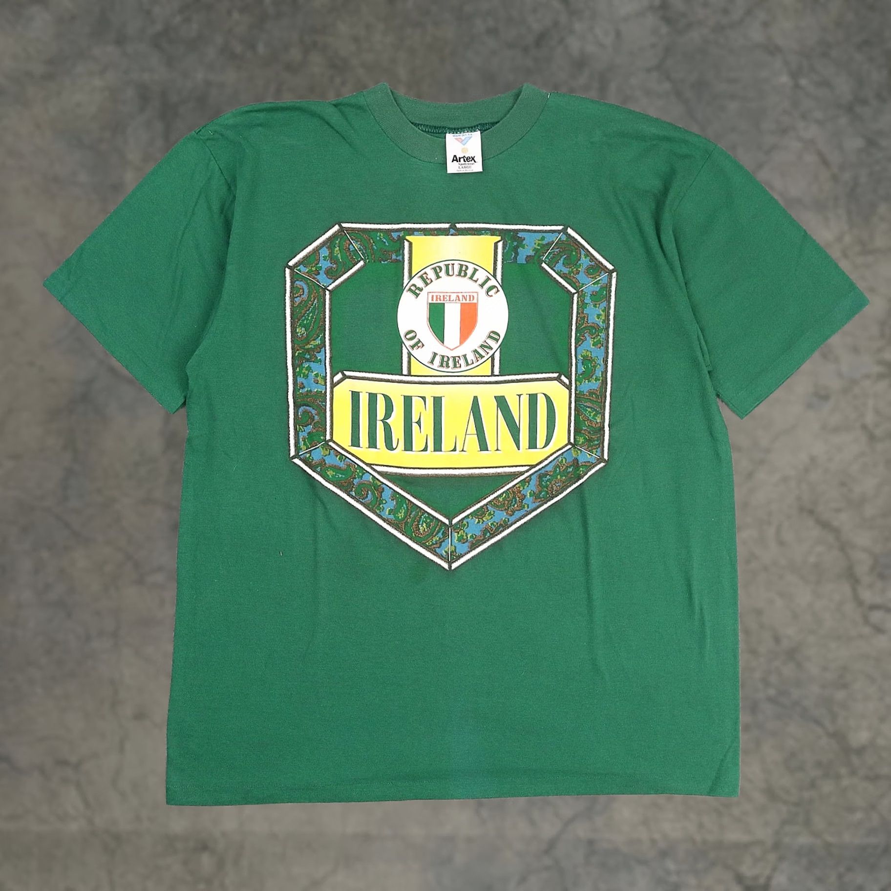 Vintage VINTAGE Republic of Ireland Green Short Sleeve T-Shirt Large Men 80s 90s Regular Cotton Crew Neck Solid Size US L / EU 52-54 / 3 - 1 Thumbnail