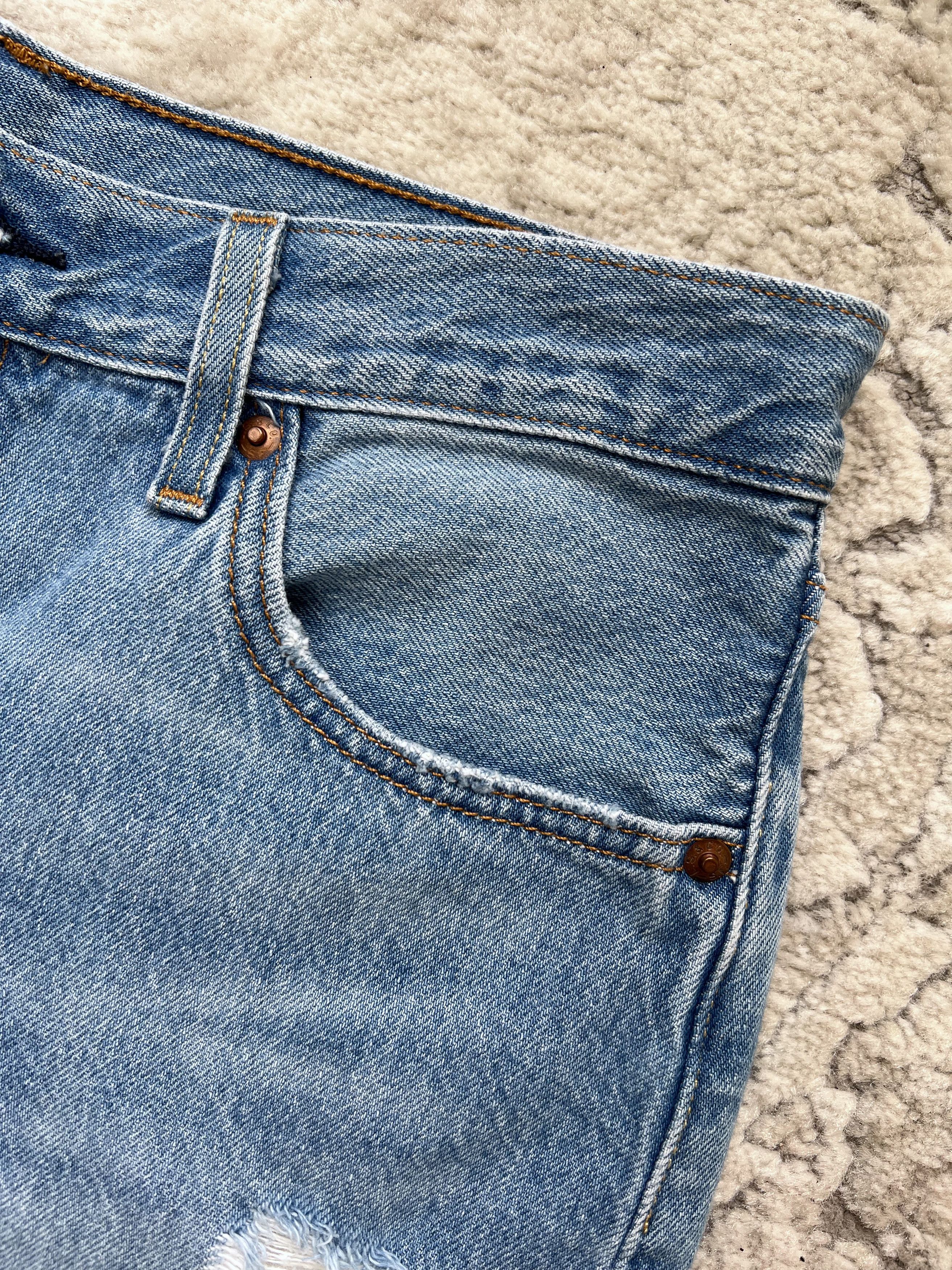 Levi's Levi’s 501 Women Distressed Denim Shorts 31"-32" Size 31" - 3 Thumbnail