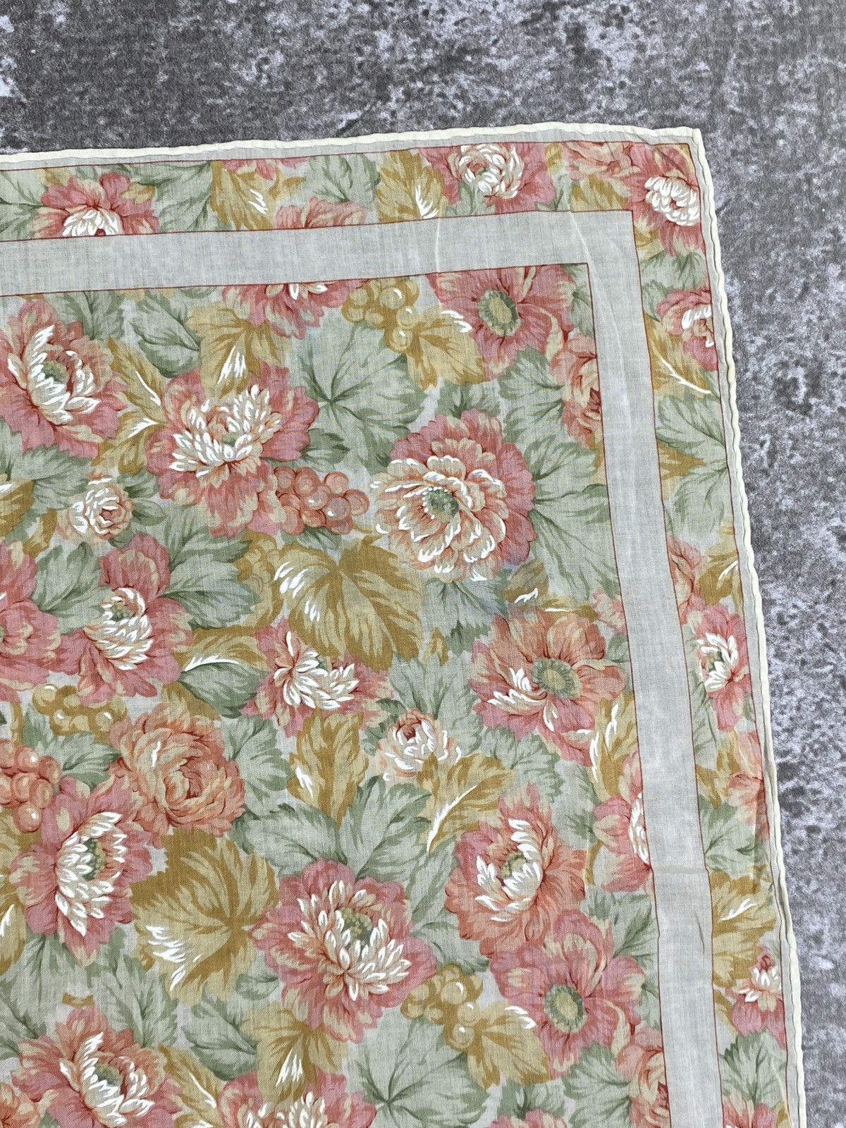 Yves Saint Laurent Yves Saint Laurent Handkerchief / Bandana / Neckerchief Size ONE SIZE - 6 Thumbnail
