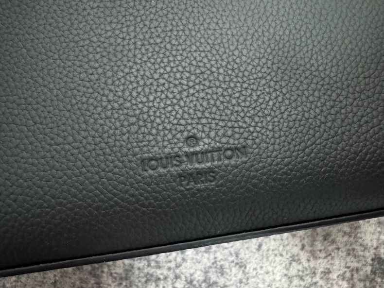 Louis Vuitton Louis Vuitton TAKEOFF Small Messenger Bag Size ONE SIZE - 2 Thumbnail