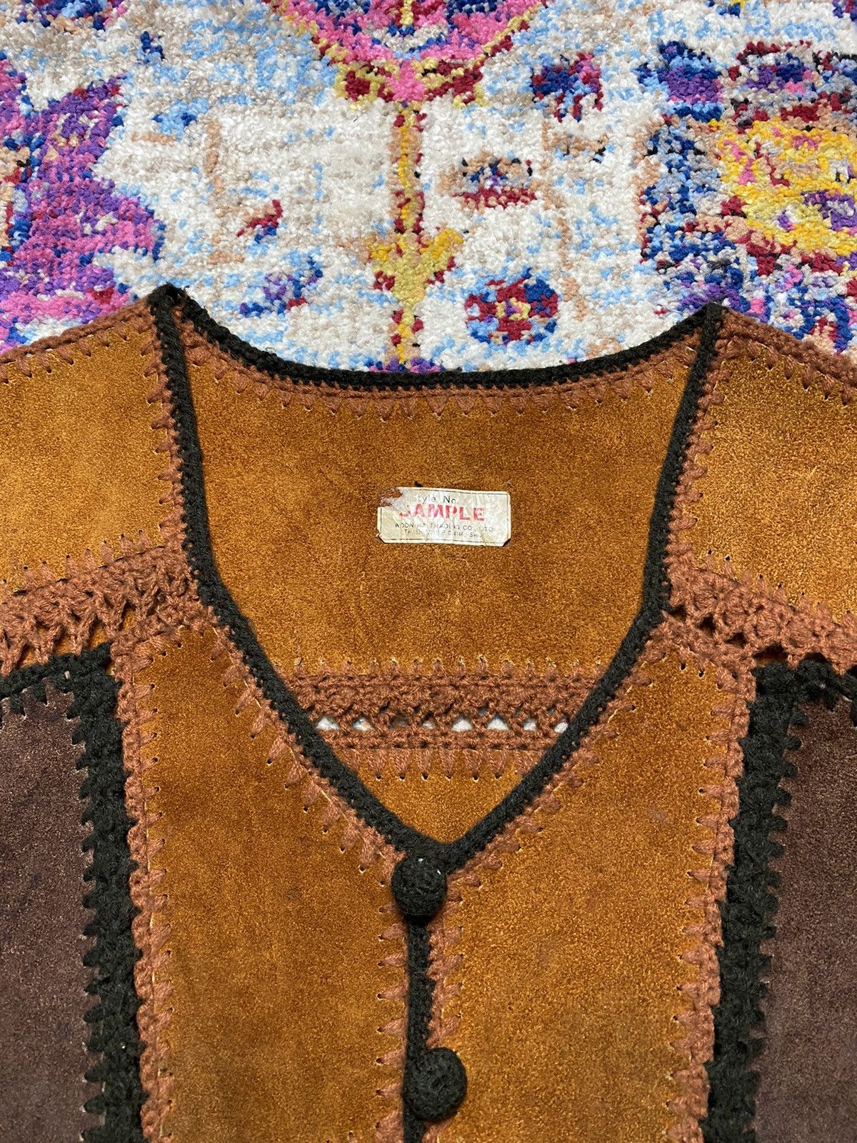 Vintage 1970 suede Leather patchwork Vest Crotcheted Hippie Tassels Size M / US 6-8 / IT 42-44 - 7 Thumbnail