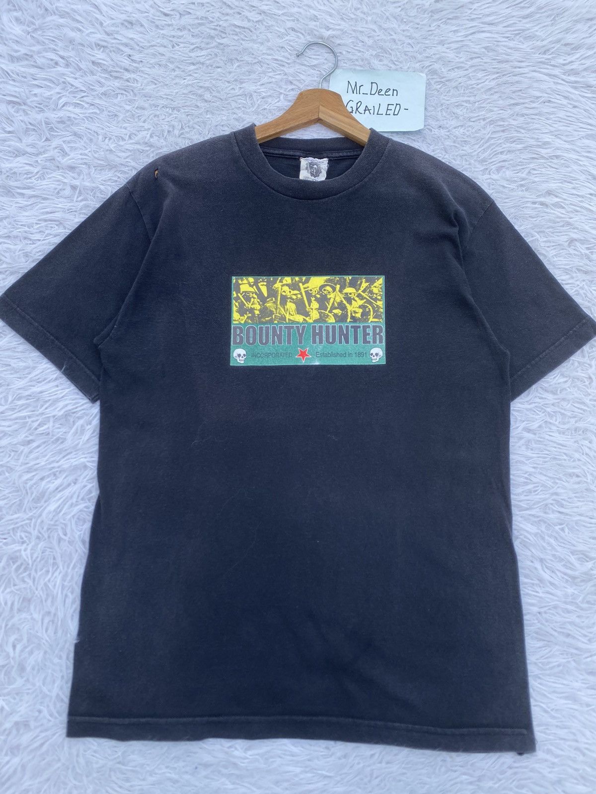 Bounty Hunter Rare Vtg 90s Bounty Hunter Army Wear Gas Mask Skulls Tshirt Size US S / EU 44-46 / 1 - 6 Thumbnail