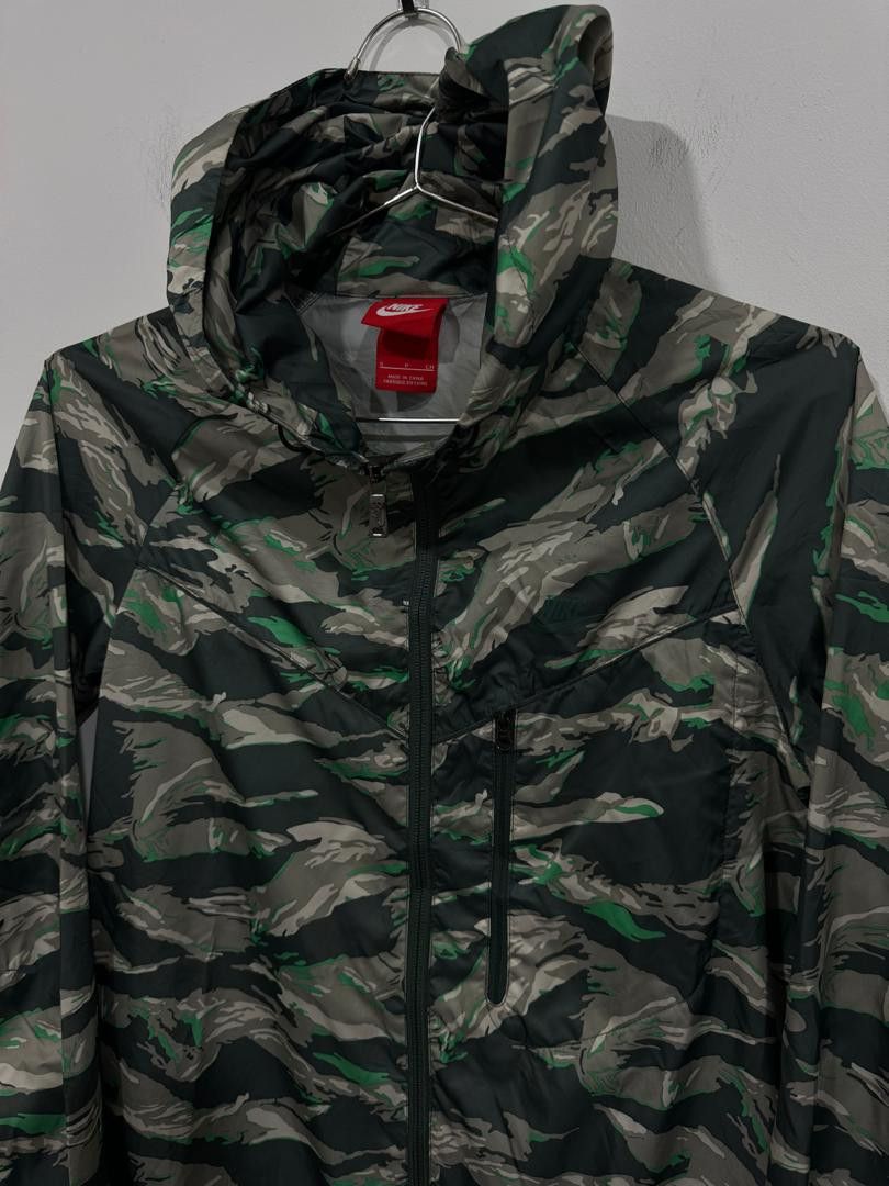 Nike Nike Camo Light Jacket Size S / US 4 / IT 40 - 2 Thumbnail