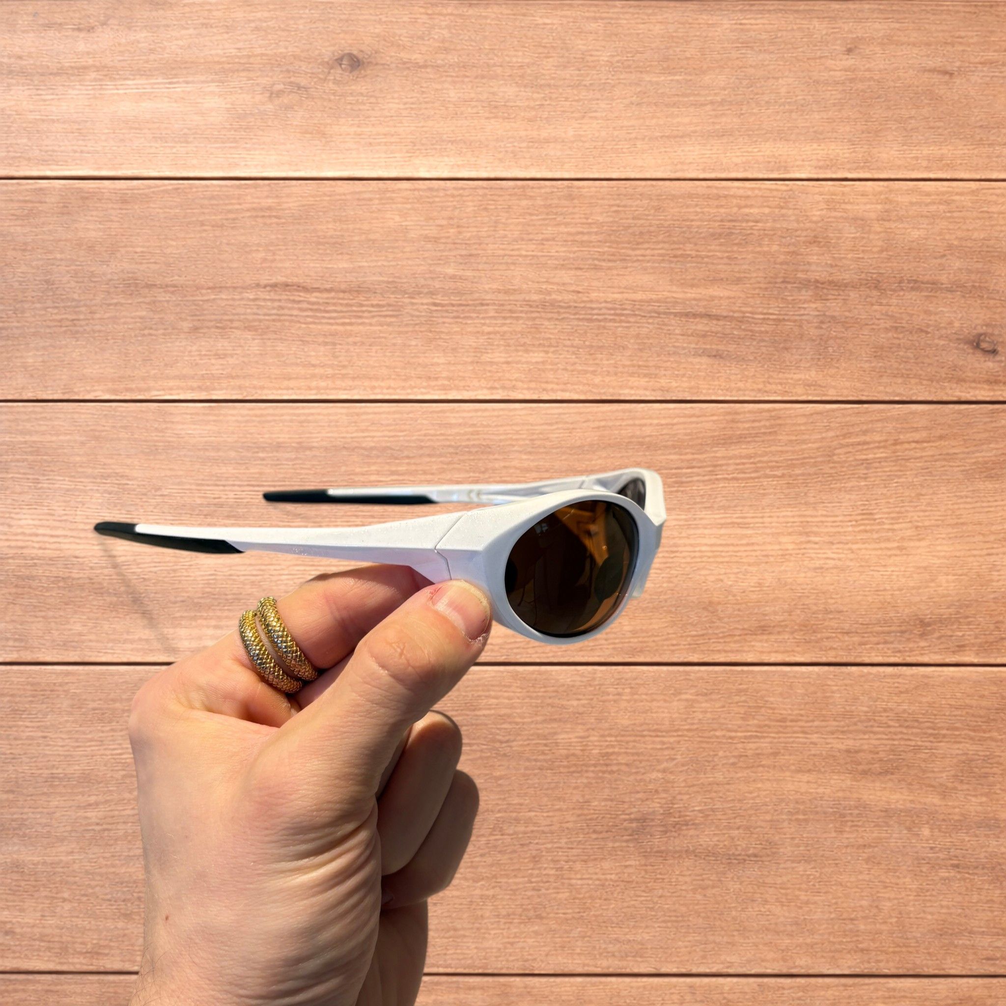 Japanese Brand Mirrored polarised sunglasses in white with brown lens. Size ONE SIZE - 5 Thumbnail