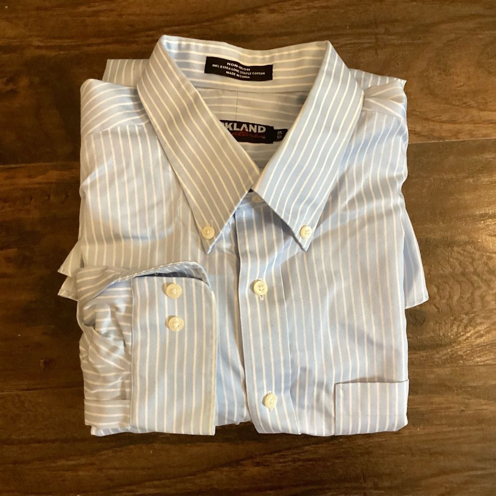 Kirkland Signature Kirkland Signature Button Down Size US L / EU 52-54 / 3 - 1 Thumbnail