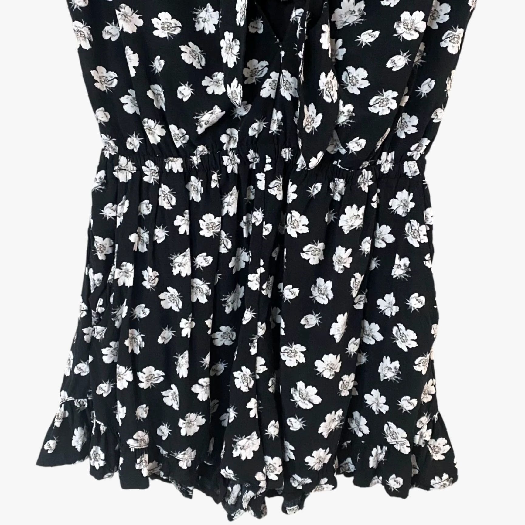 Abercrombie & Fitch VINTAGE Abercrombie & Fitch Romper Tie-Front Floral 3/4 Sleeve XS Womens Black White Beach Bohemian Casual Size 26" / US 2 / IT 38 - 6 Thumbnail