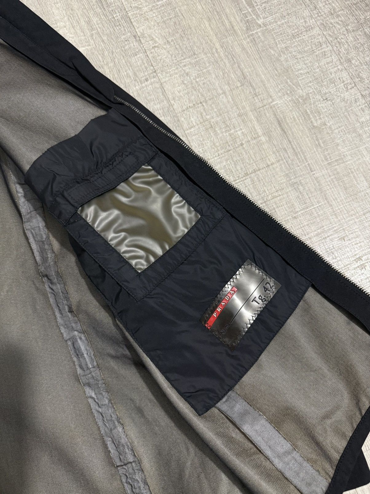 Prada Vintage prada goretex women jacket Size M / US 6-8 / IT 42-44 - 8 Thumbnail