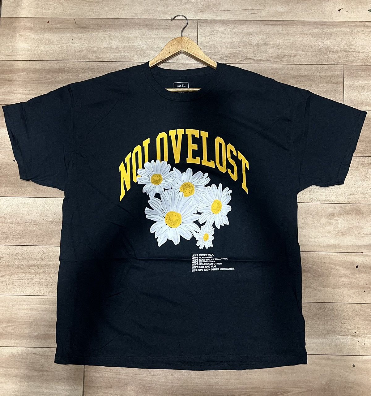 rue21 Not Love Lost Daisy Graphic Tee Size US S / EU 44-46 / 1 - 2 Thumbnail
