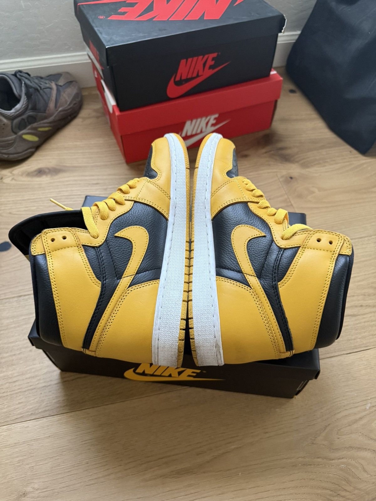 Jordan Brand NIKE AIR JORDAN 1 “POLLEN” HI TOP SNEAKERS Size US 9.5 / EU 42-43 - 6 Thumbnail