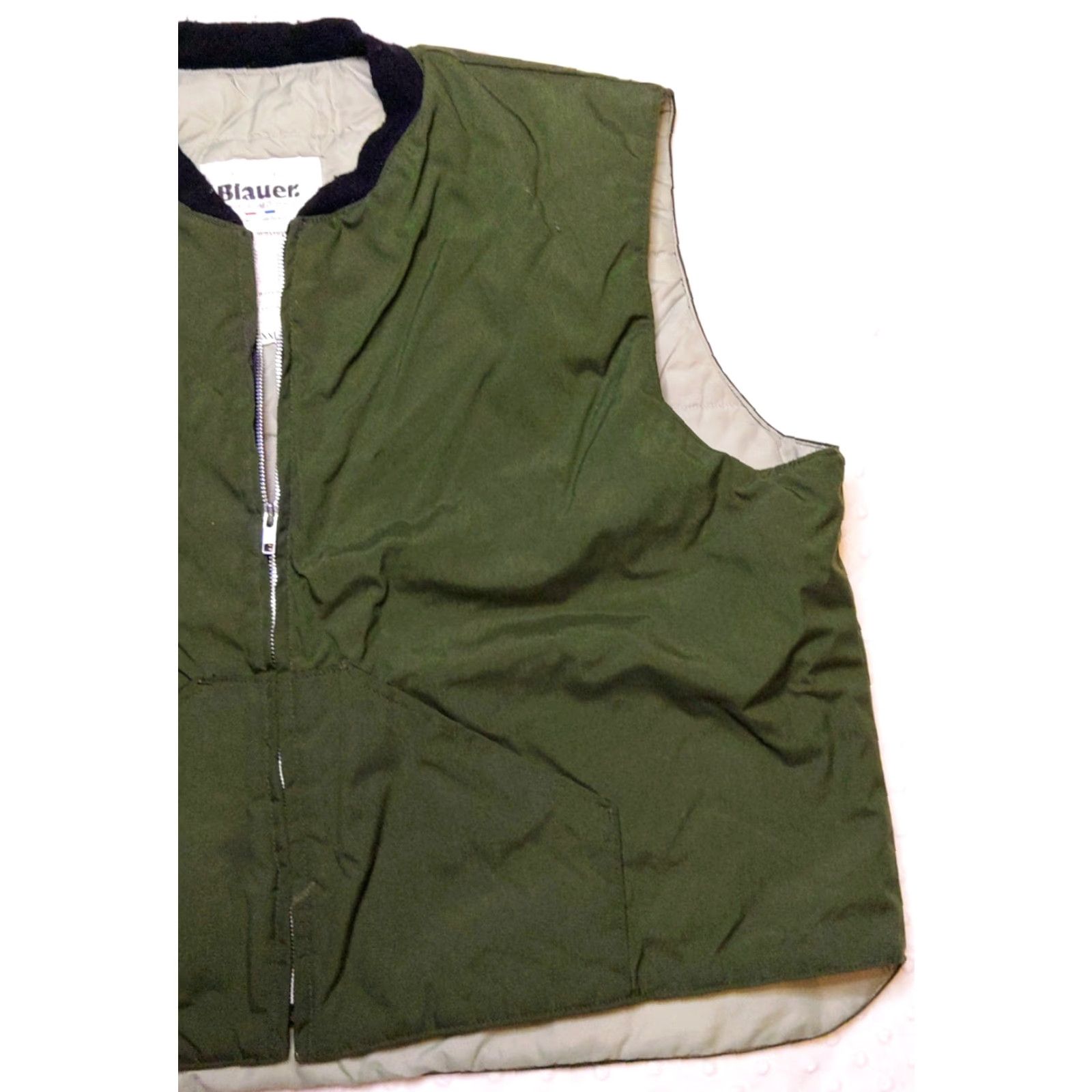 Vintage Blauer Vest Mens 2XL Olive Green Quilted Insulated Workwear Made USA Outerwear Vest Quilted Bodywarmer Full Zip Lined Pockets Band Collar USA 90s Mens Size US XXL / EU 58 / 5 - 2 Thumbnail