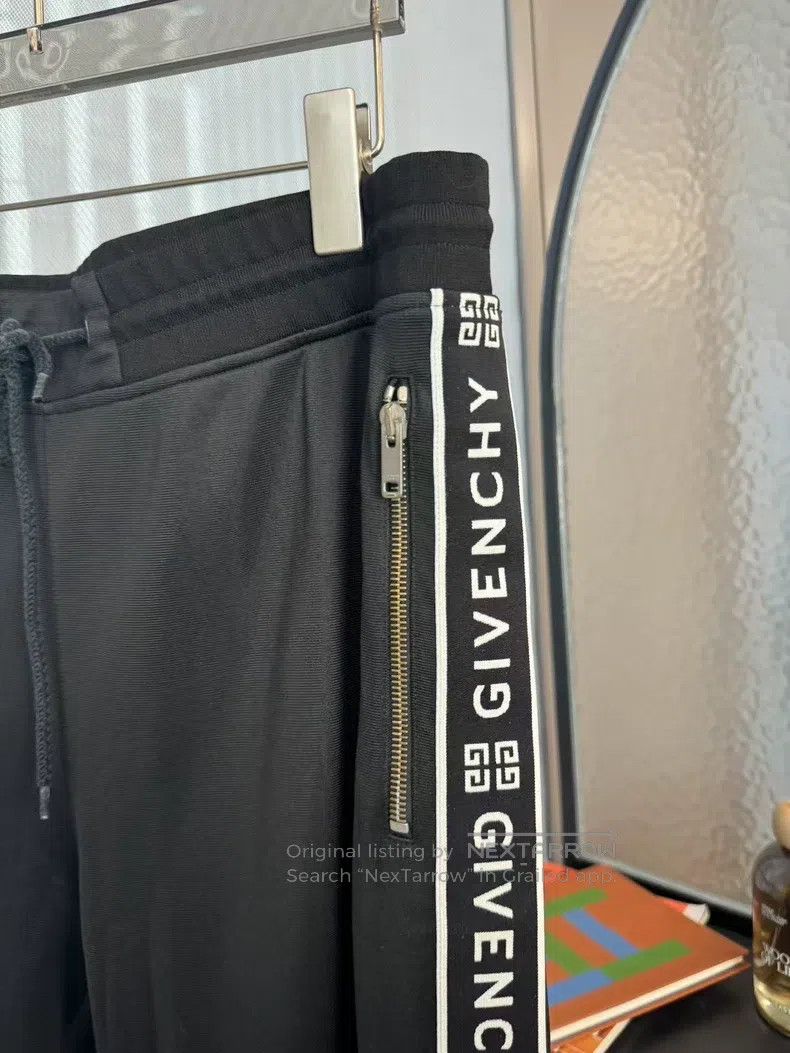 Givenchy Givenchy Letter T-Shirt Size US M / EU 48-50 / 2 - 3 Thumbnail