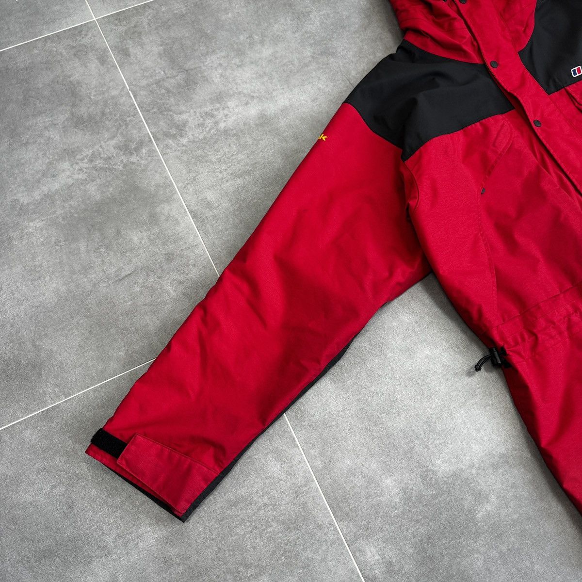 Berghaus Vintage Berghaus Mera Peak Gore-Tex Men Rain Coat Jacket Size US L / EU 52-54 / 3 - 3 Thumbnail