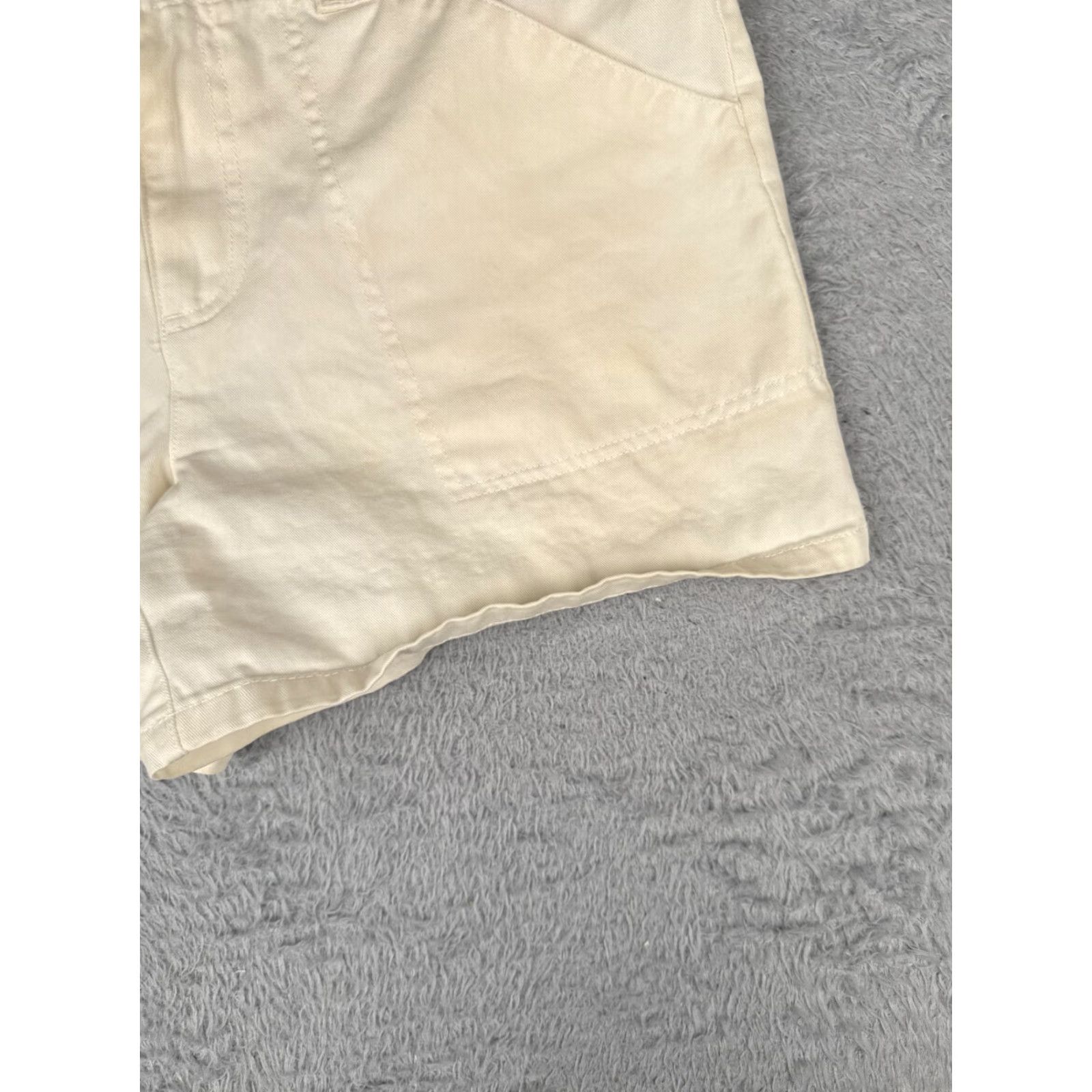 Tommy Hilfiger Tommy Hilfiger White Denim Shorts Womens Size 6 Activewear Casual Zip Fly Pockets Regular Fit Size 28" / US 6 / IT 42 - 2 Thumbnail