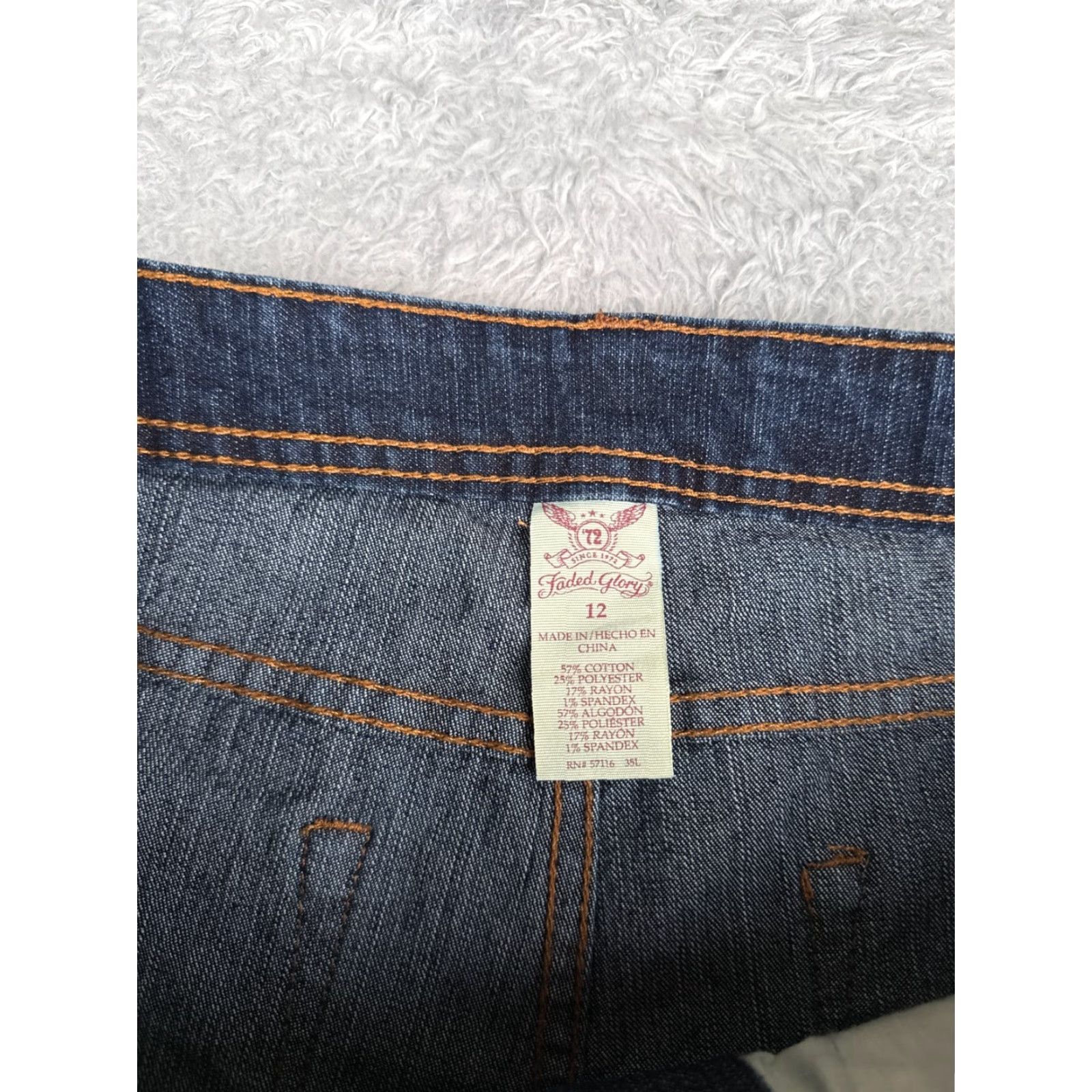 Faded Glory Faded Glory Jeans Womens 12 Blue Denim Capri Rolled Hem Cotton Blend 32x21 Jeans Capri Women Blue 32 12 Vintage? No. Size 34" / US 12 / IT 48 - 6 Thumbnail