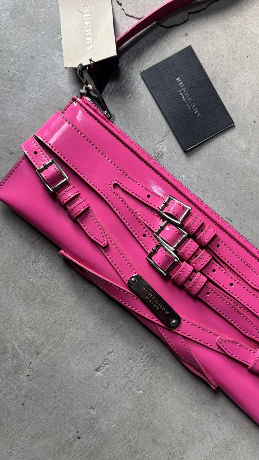 Burberry Prorsum Burberry Propsum Pink Patent Leather Bridle ElongatedClutch Size ONE SIZE - 4 Thumbnail