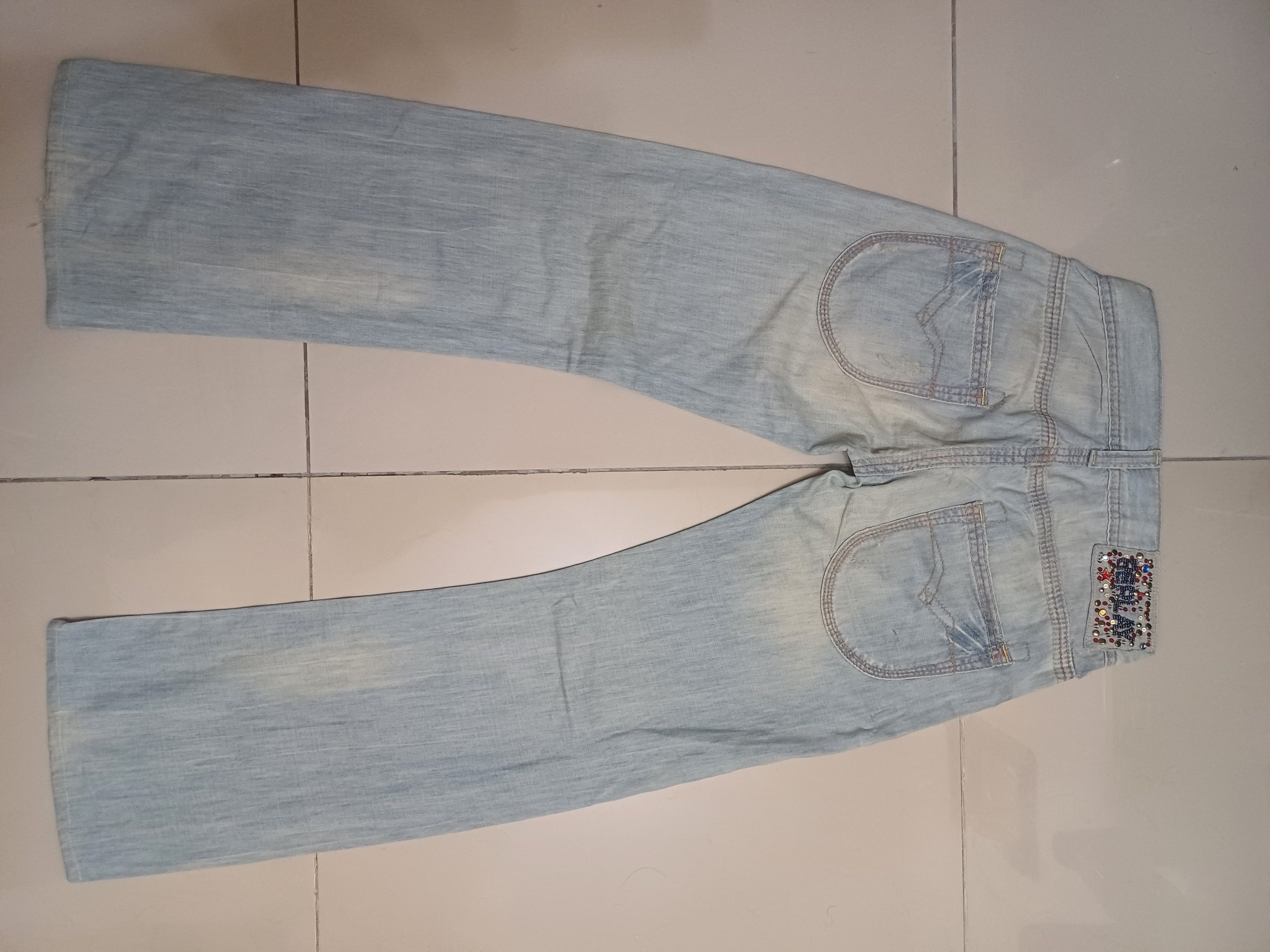 Super awesome flared jeans 🔥🔥🔥 replay button fly