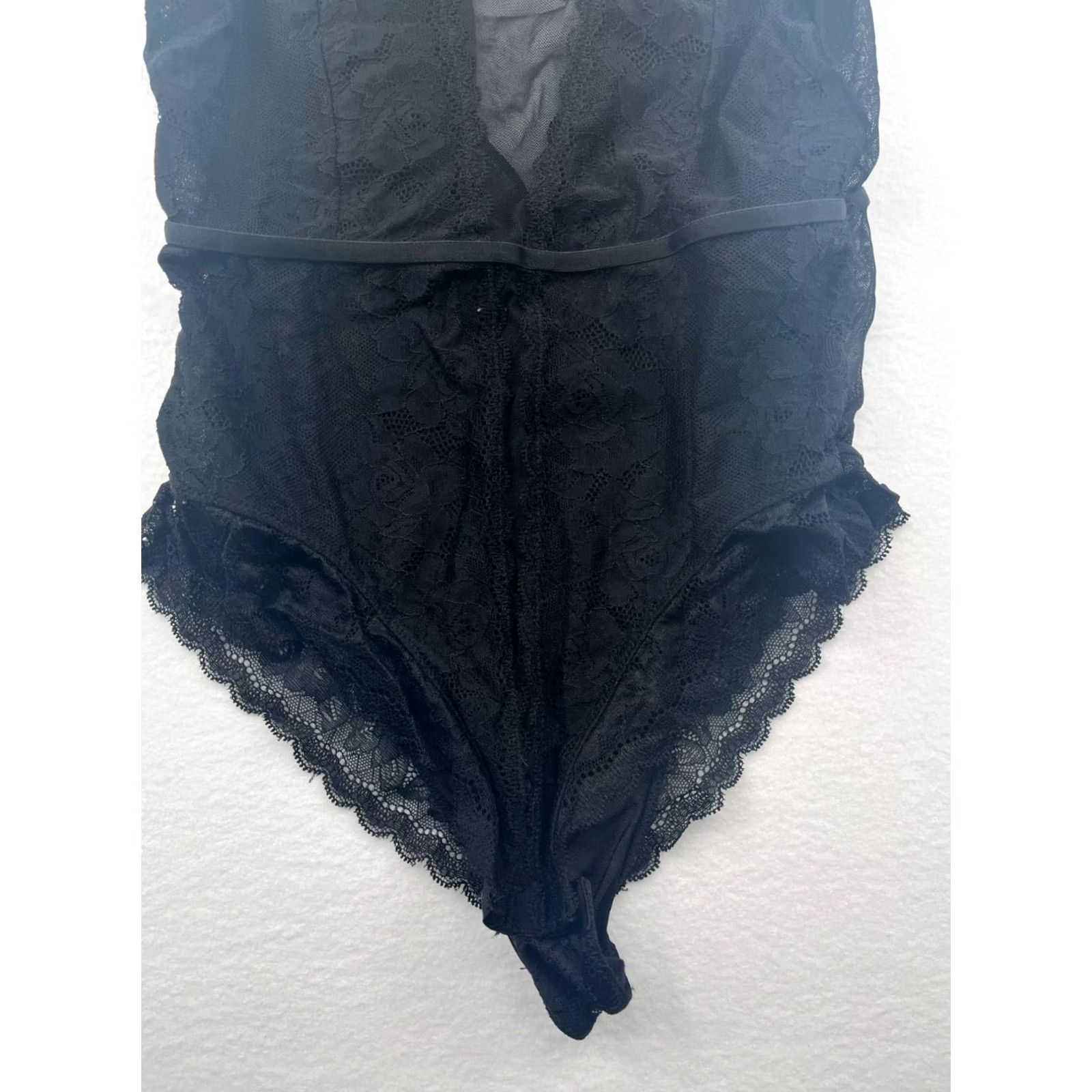 Brandy Melville Brandy Melville Bodysuit Women S Black Lace Sheer Keyhole Back #6135 Size S / US 4 / IT 40 - 5 Thumbnail