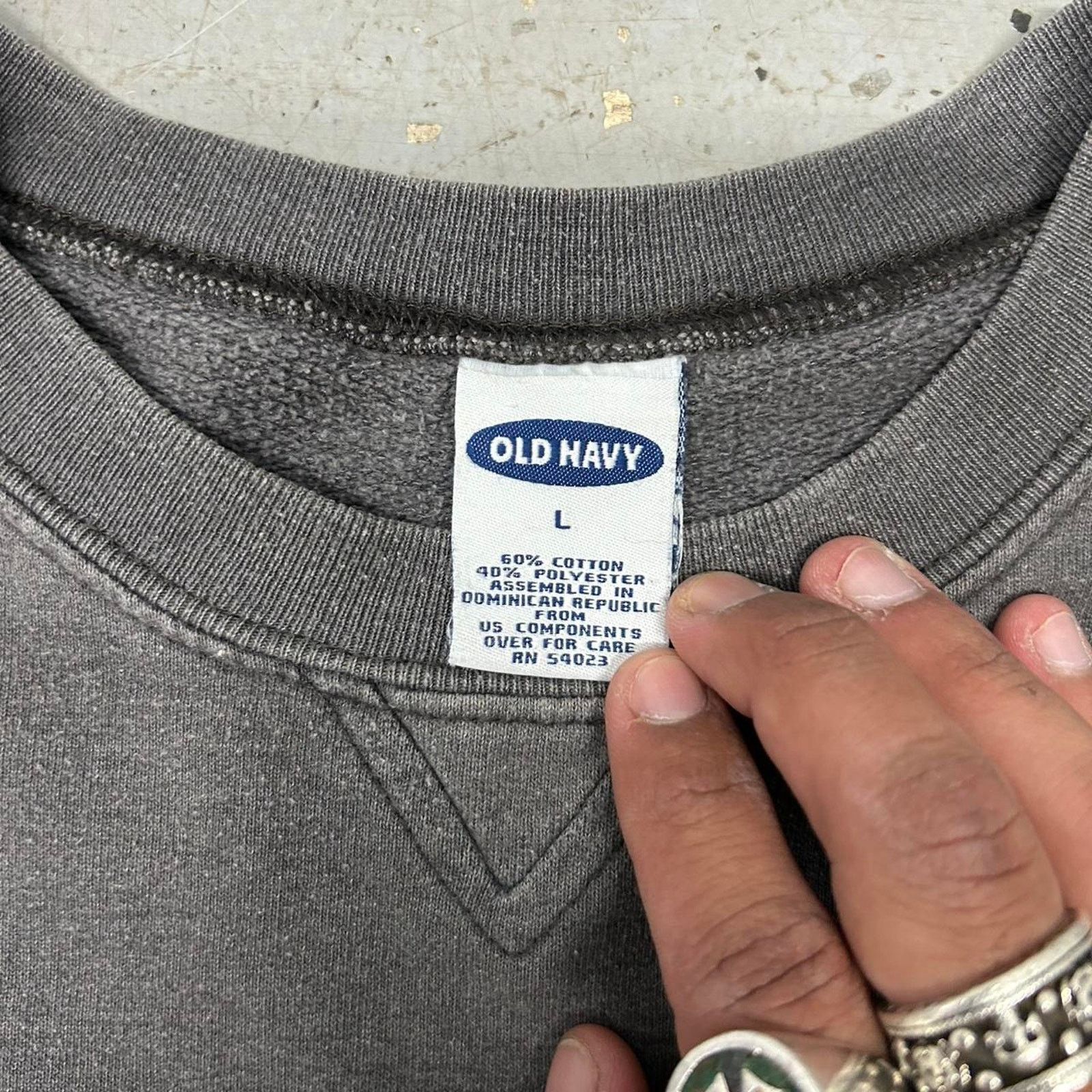 Old Navy Y2K Grey Old Navy crewneck sweatshirt with green logo Size US L / EU 52-54 / 3 - 3 Thumbnail