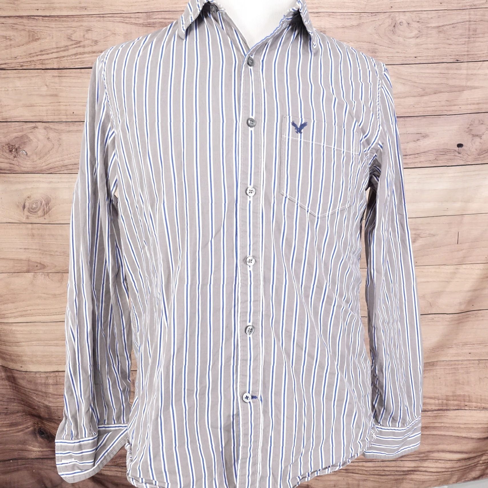 American Eagle Outfitters VINTAGE FIT American Eagle Shirt M Gray Striped Button-Down Men’s Adult Medium Gray/Blue - 21" Pit to Pit - Cotton, Long Sleeve Size US M / EU 48-50 / 2 - 3 Thumbnail