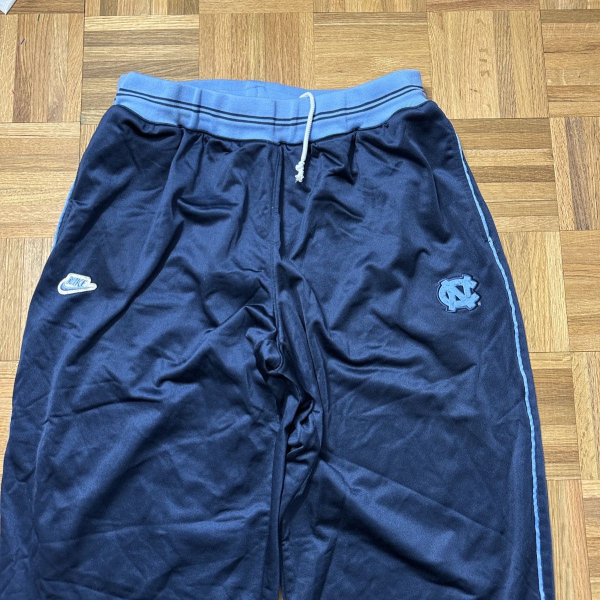 Nike Vintage North Carolina Tar Heels pants Size US 38 / EU 54 - 3 Thumbnail