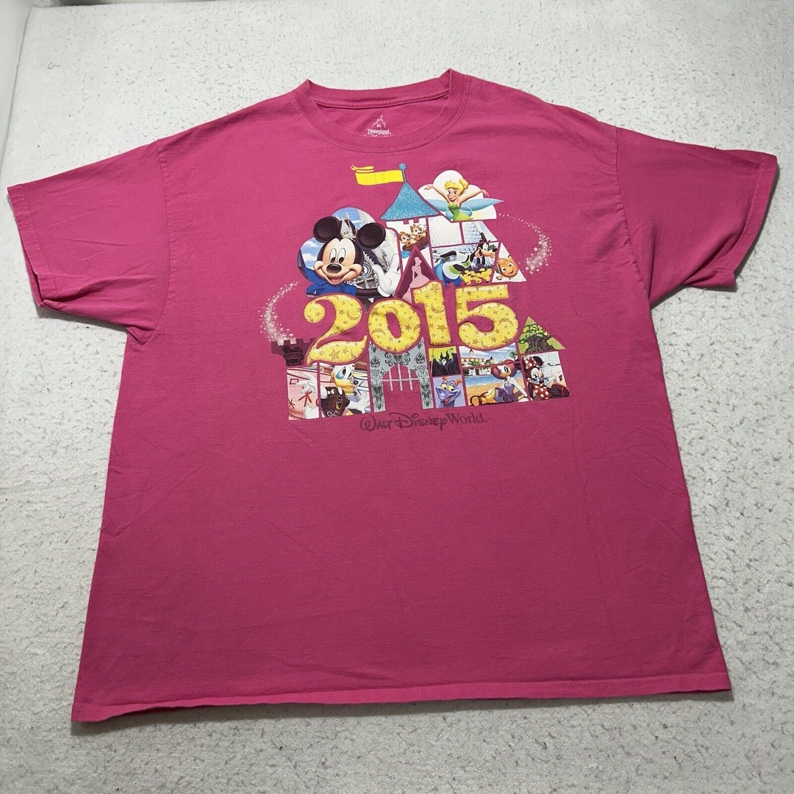 Disney Walt Disney World XL 2015 Mickey & Friends Graphic T Shirt Size US XL / EU 56 / 4 - 1 Thumbnail