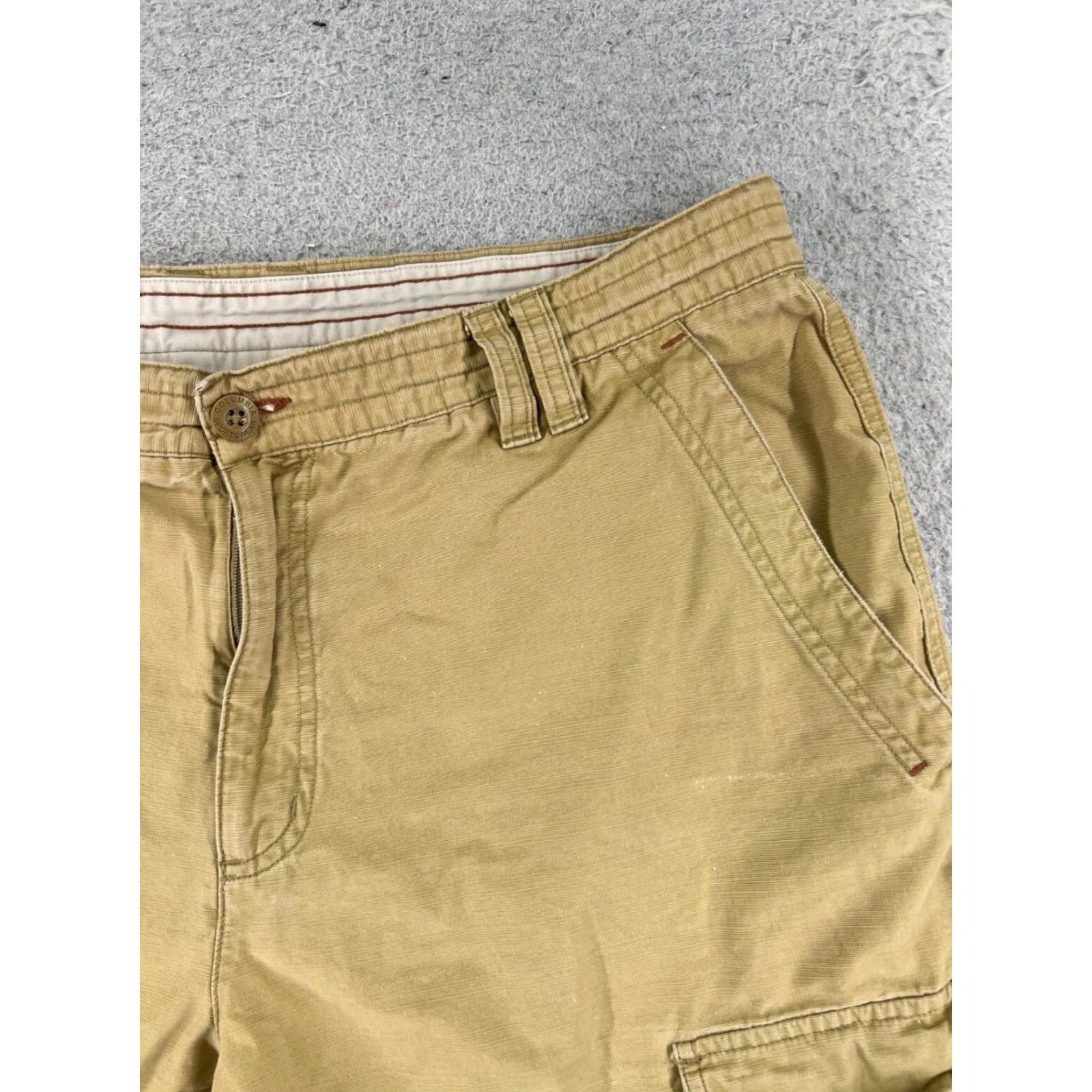 Vintage Columbia Shorts Men 36 Beige Cargo 100% Cotton Pockets Hike Hiking Camping READ Size US 36 / EU 52 - 5 Thumbnail