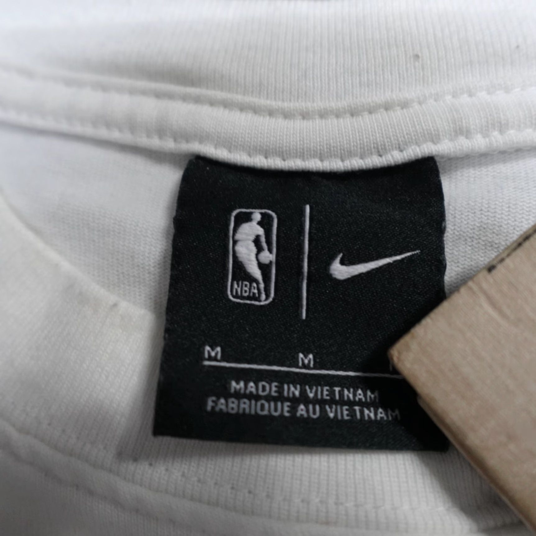 Nike Nike x Kith Shirt Medium White Sleeve Box Logo New York Knicks DA1632-100 Size US M / EU 48-50 / 2 - 4 Thumbnail
