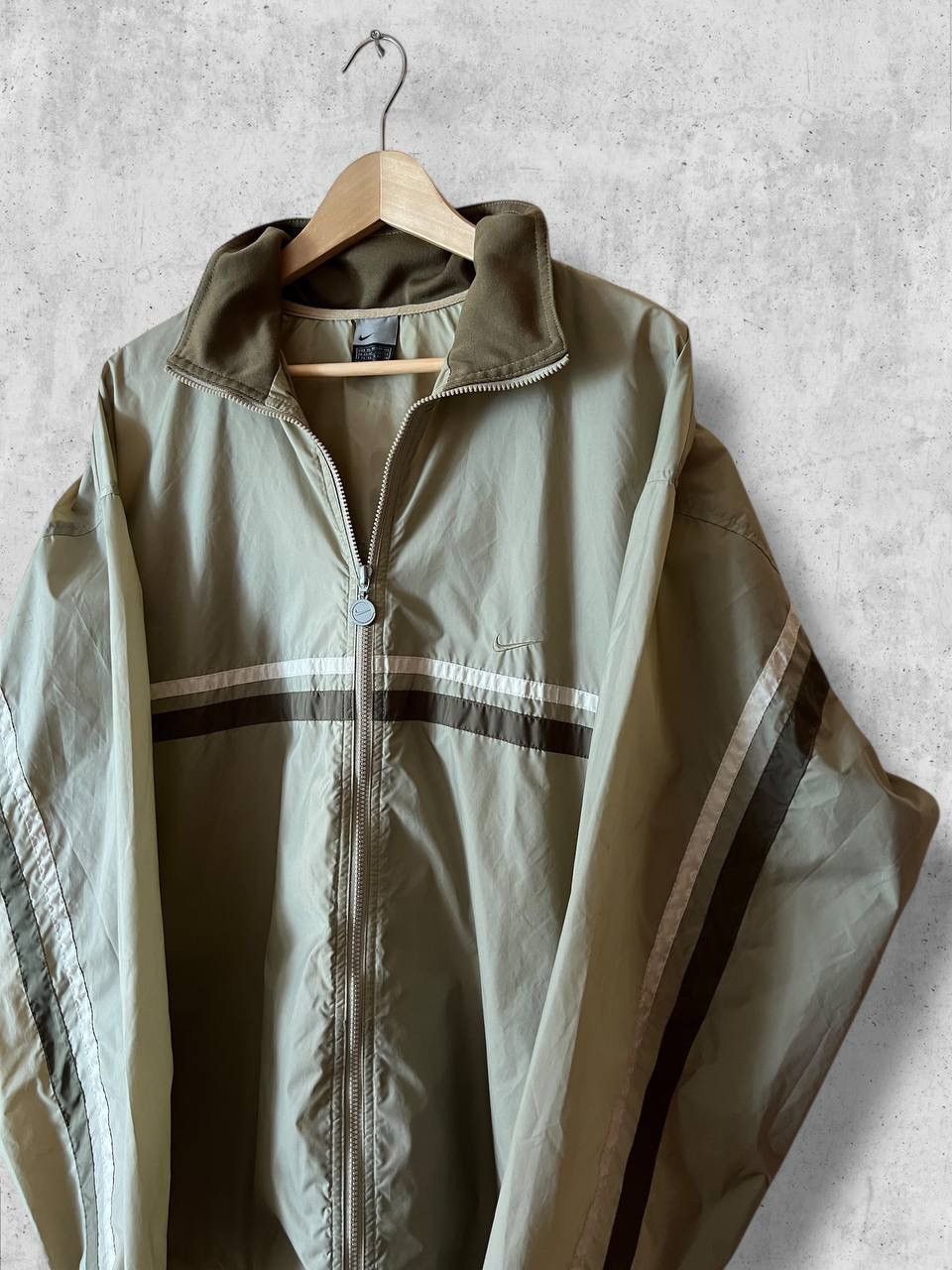 Nike Nike track nylon Vintage jacket beige swoosh logo waterproof Size US XL / EU 56 / 4 - 3 Thumbnail