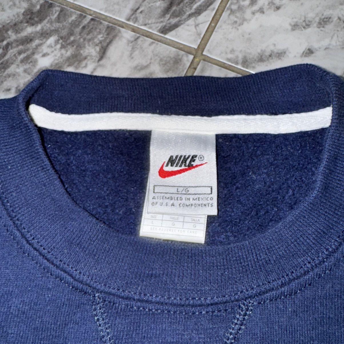 Nike Vintage Nike Embroidered Sweatshirt Blue Grey Size US L / EU 52-54 / 3 - 7 Thumbnail