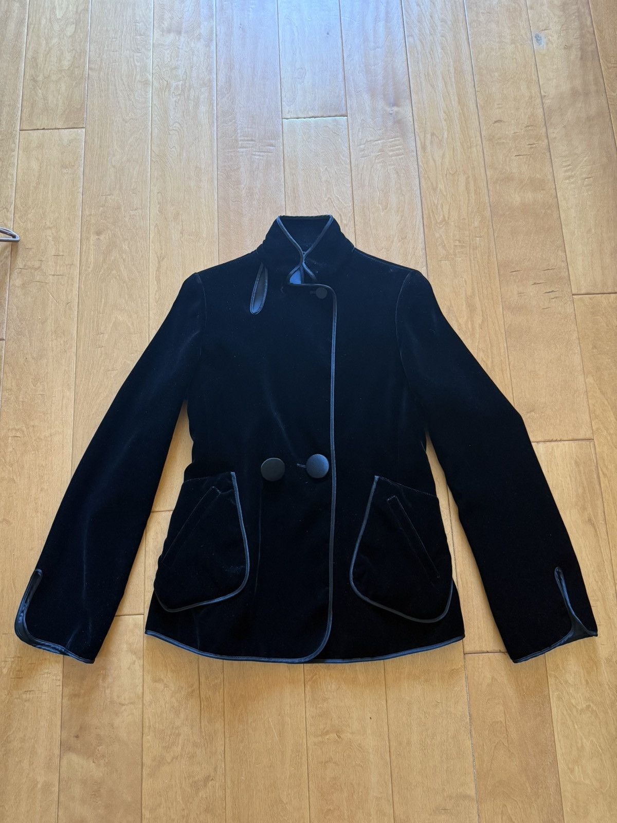 Emporio Armani *RARE* Emporio Armani Velvet Blazer Size M / US 6-8 / IT 42-44 - 1 Thumbnail