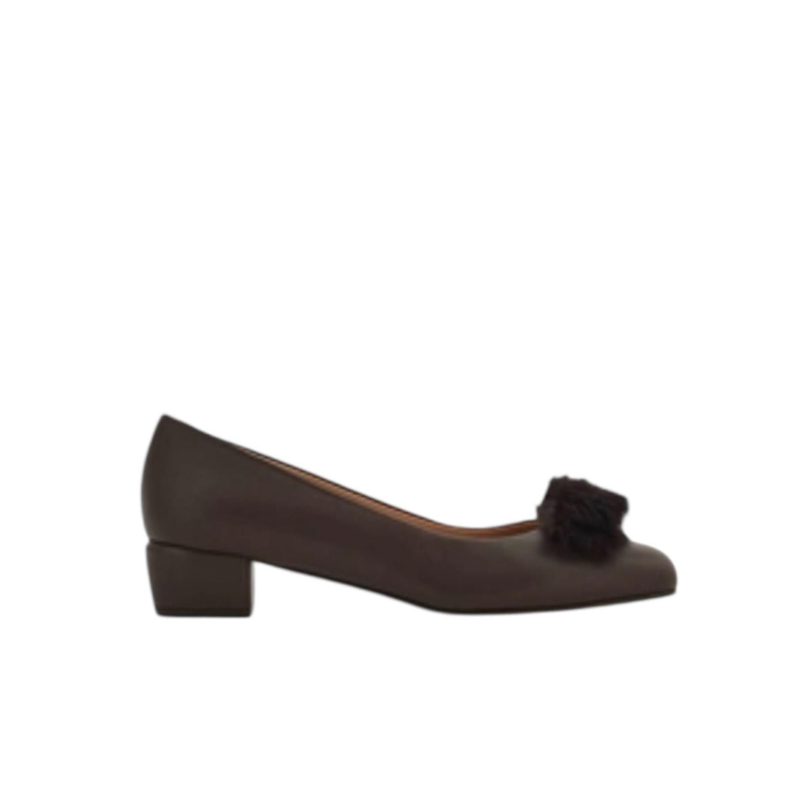 Salvatore Ferragamo Ferragamo Vara Fur Scarpa Size US 7.5 / IT 37.5 - 1 Thumbnail