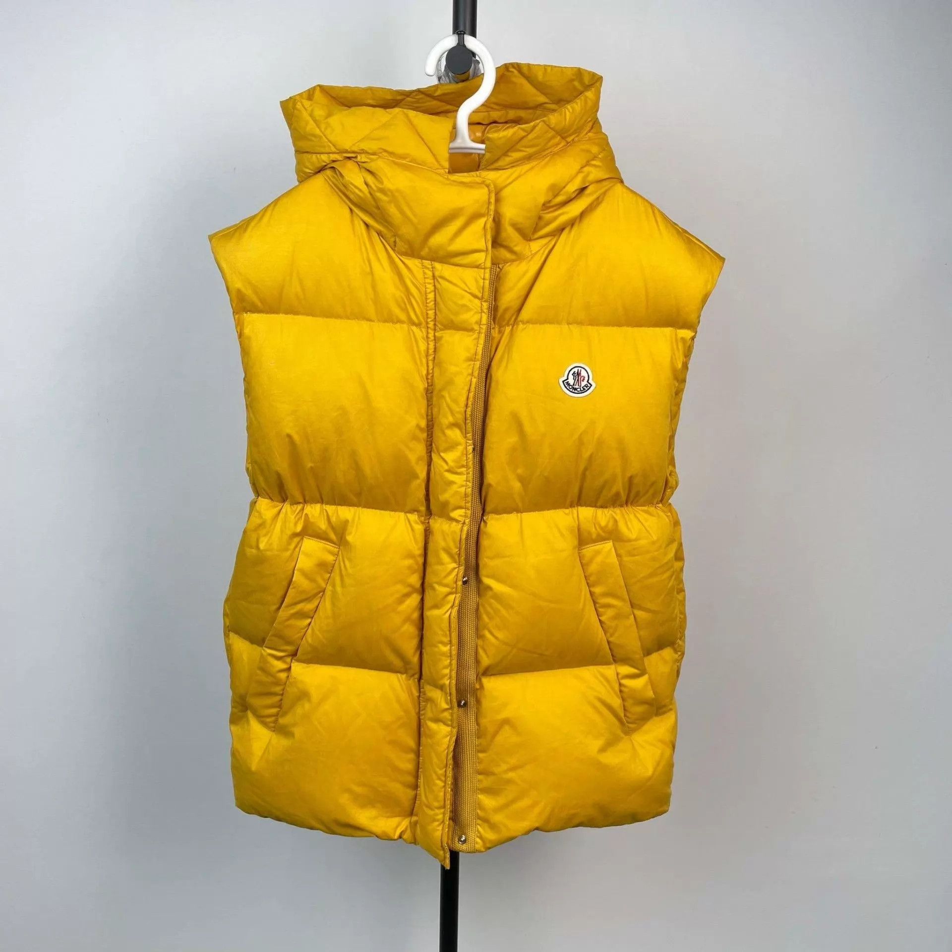 Moncler Moncler longline yellow down vest size 0 Size XS / US 0-2 / IT 36-38 - 1 Thumbnail