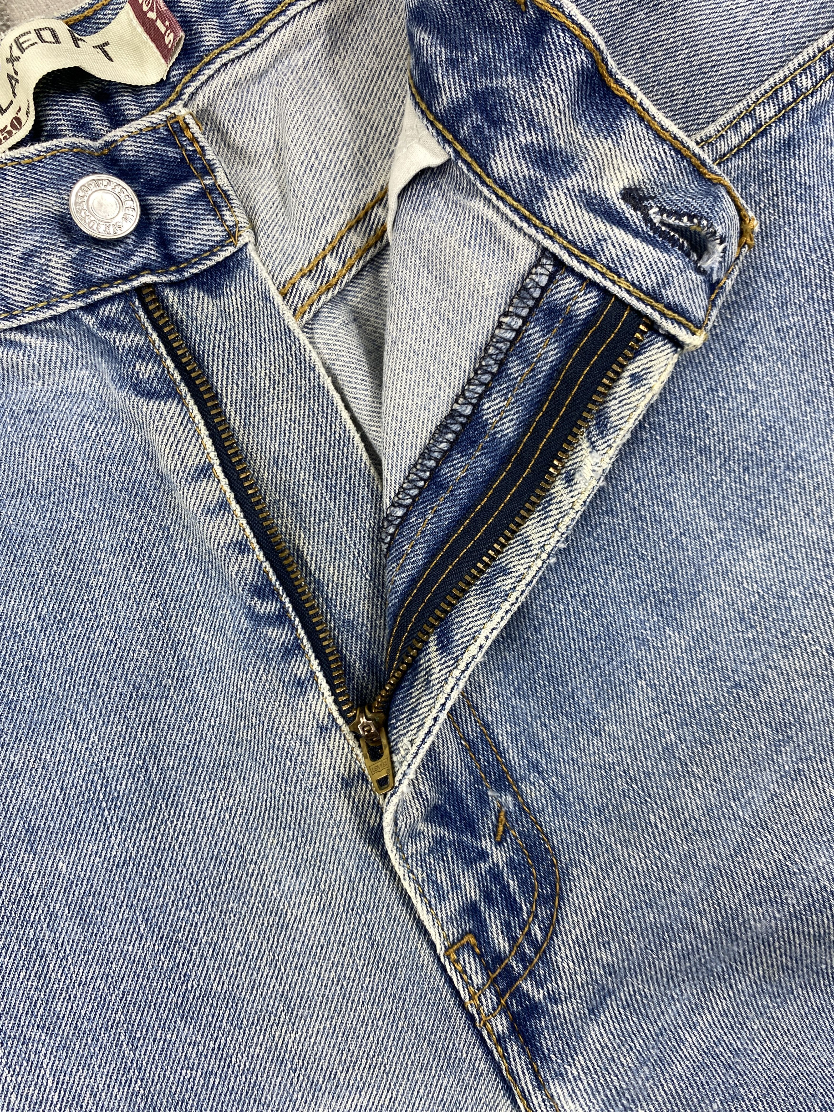 Levi's Light Wash Vintage Levi's 550 Relaxed Fit Denim 36x35 -JN652 Size US 36 / EU 52 - 6 Thumbnail