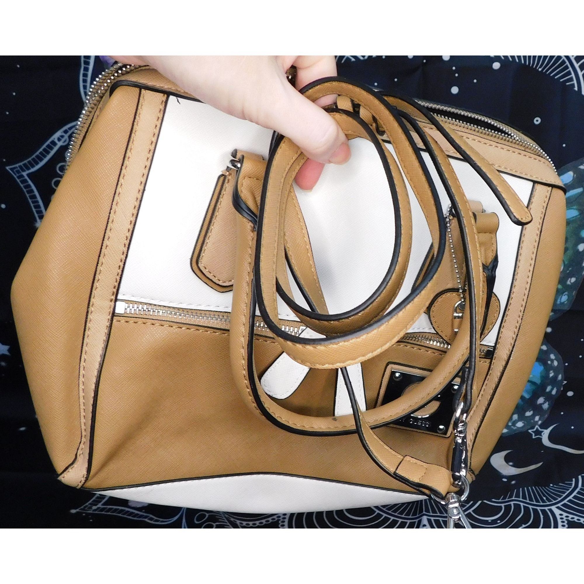 Guess G By Guess White And Tan Bag With Removeable Strap Size ONE SIZE - 3 Thumbnail