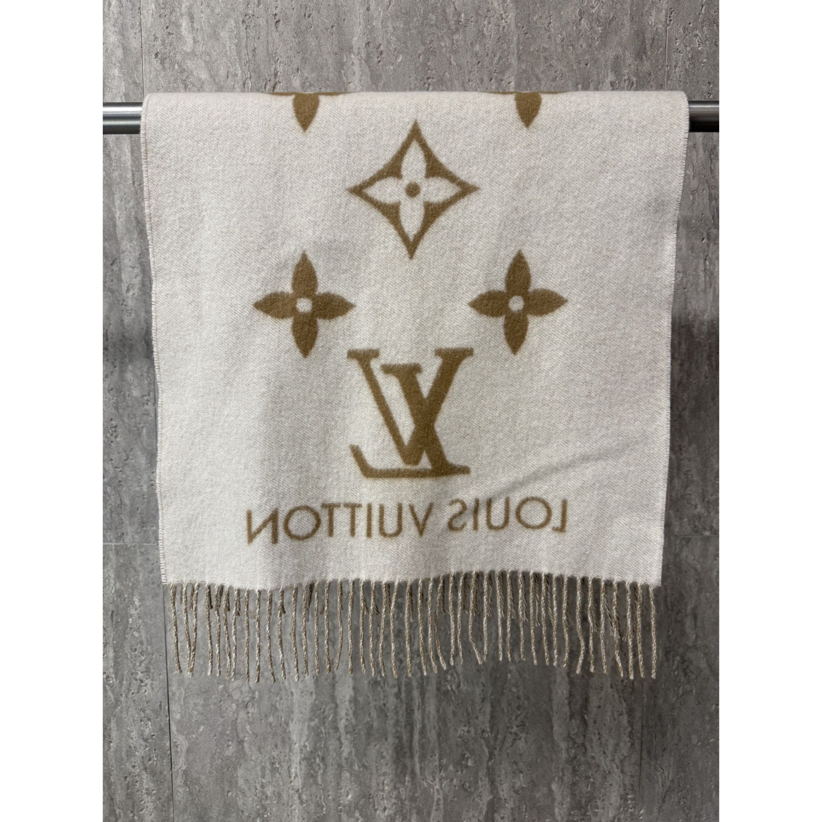 Louis Vuitton LOUIS VUITTON Monogram Reversible 100% Cashmere Scarf In Cre Size ONE SIZE - 3 Thumbnail