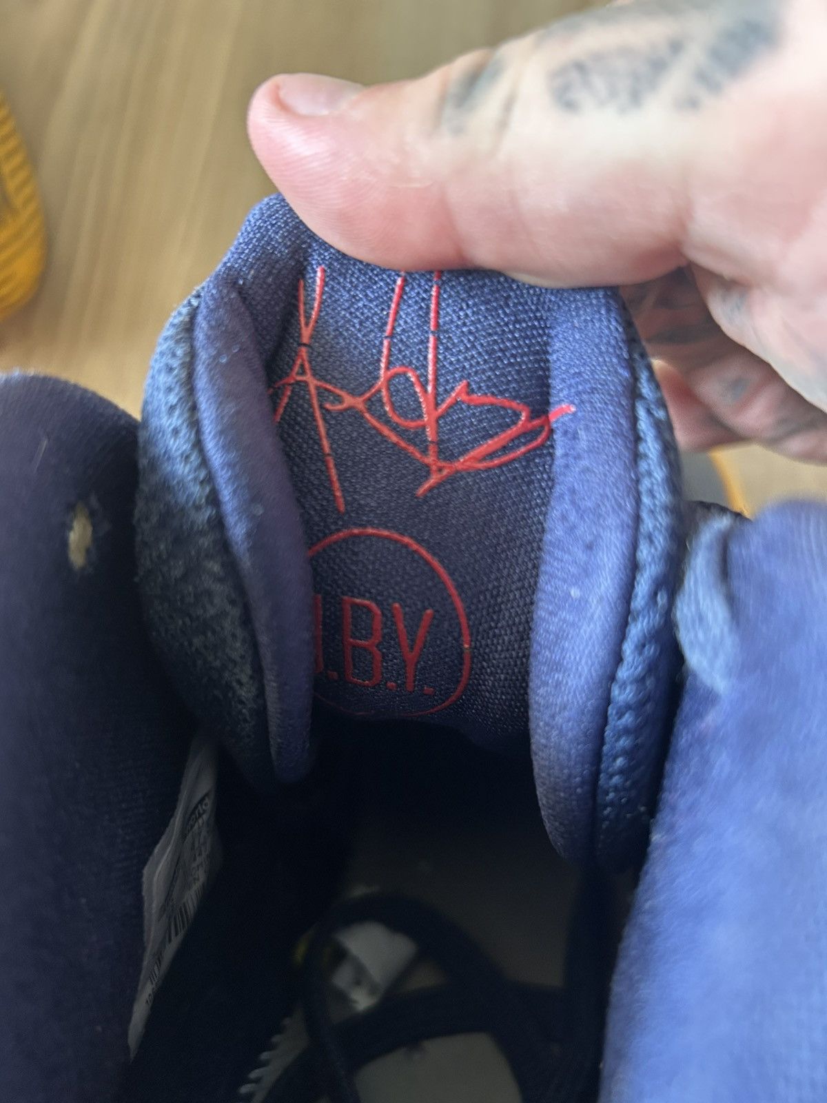 Nike Nike Kyrie 2 Cavs Basketball Shoes Size US 13 / EU 46 - 6 Thumbnail