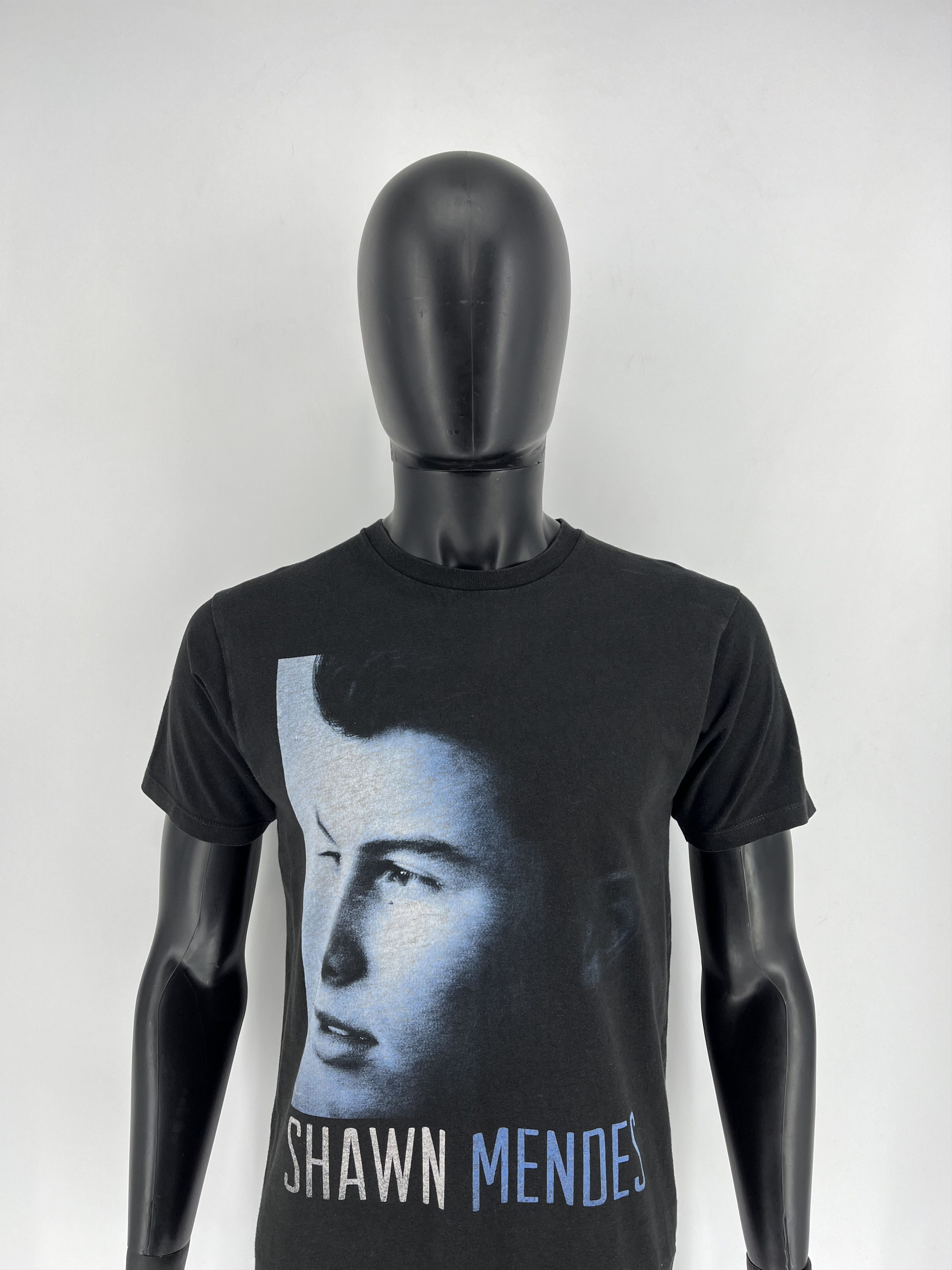 Band Tees × Vintage Vintage Shawn Mendes Big Logo Illuminate World Tour Tee Size US M / EU 48-50 / 2 - 1 Thumbnail