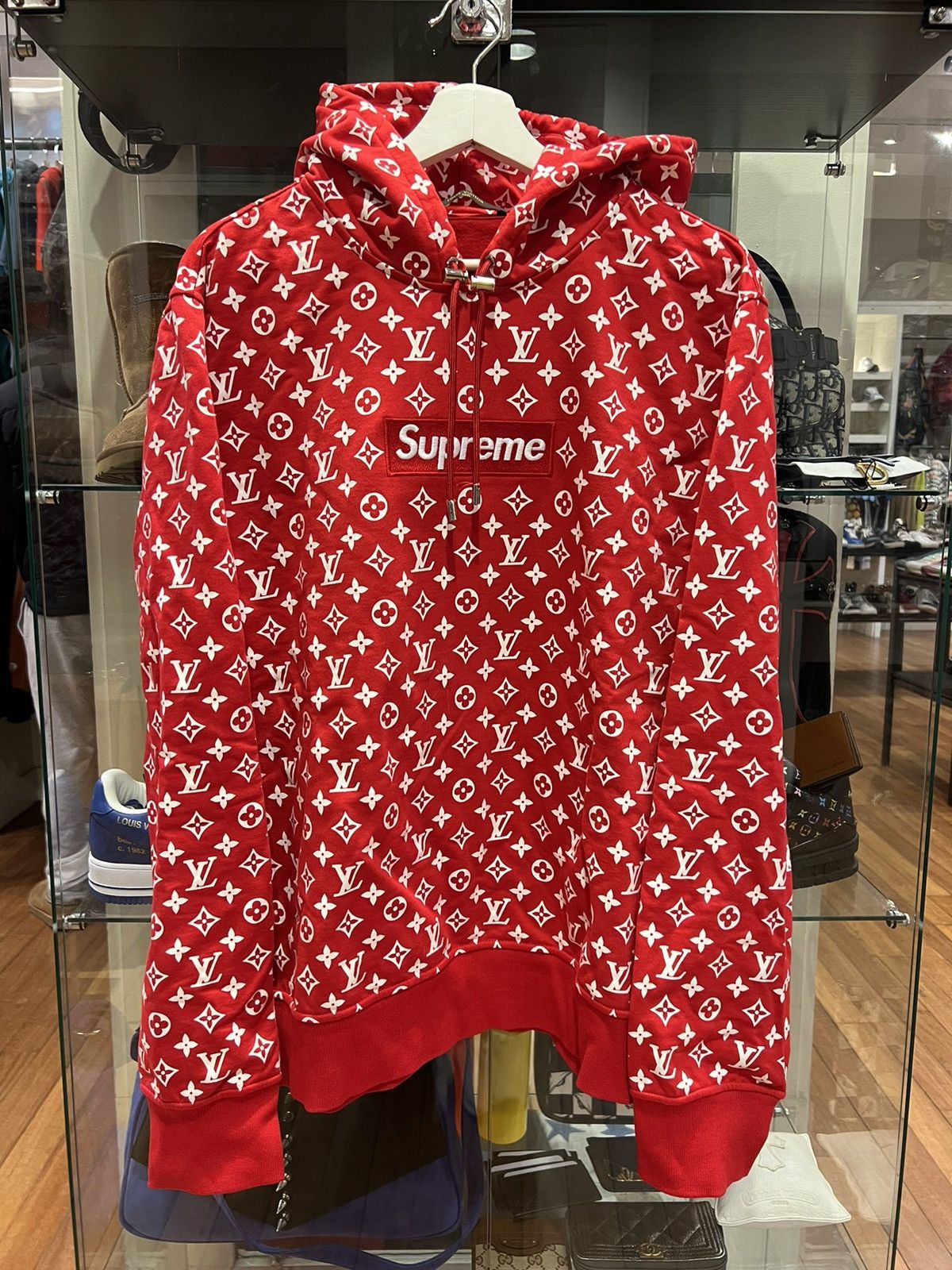 Louis Vuitton × Supreme Supreme Louis Vuitton Box Logo Hoodie Red Size US XXL / EU 58 / 5 - 2 Thumbnail