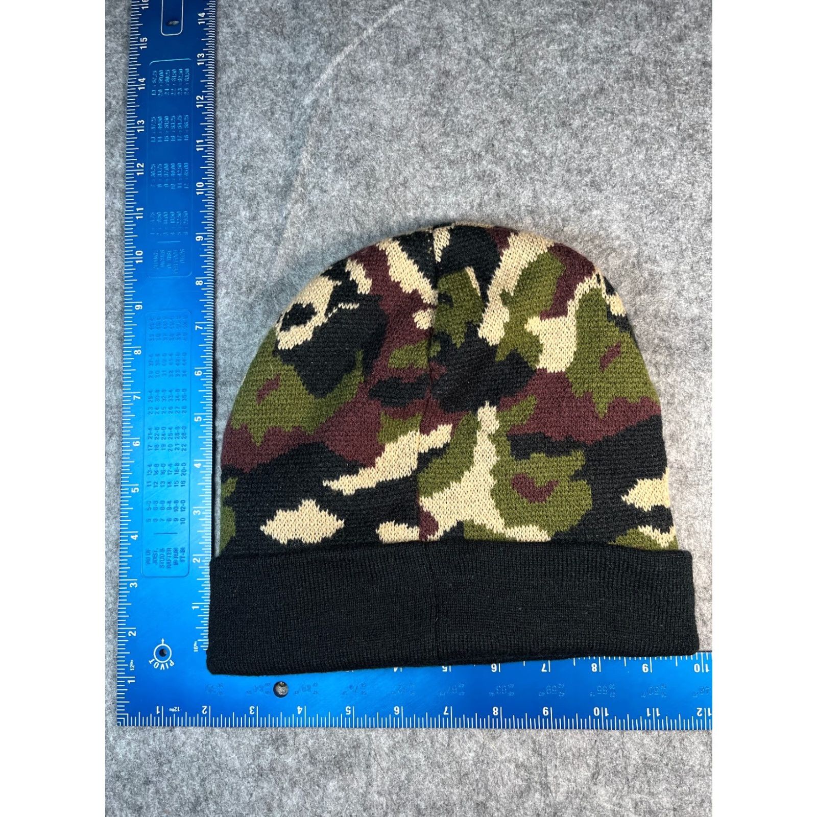 Vintage Cameo Beanie Hat Adult One Size Green 100% Acrylic Knit Insulated Unisex Camouflage Ivory Black Logo Rock Ski Casual Workwear Size ONE SIZE - 3 Thumbnail