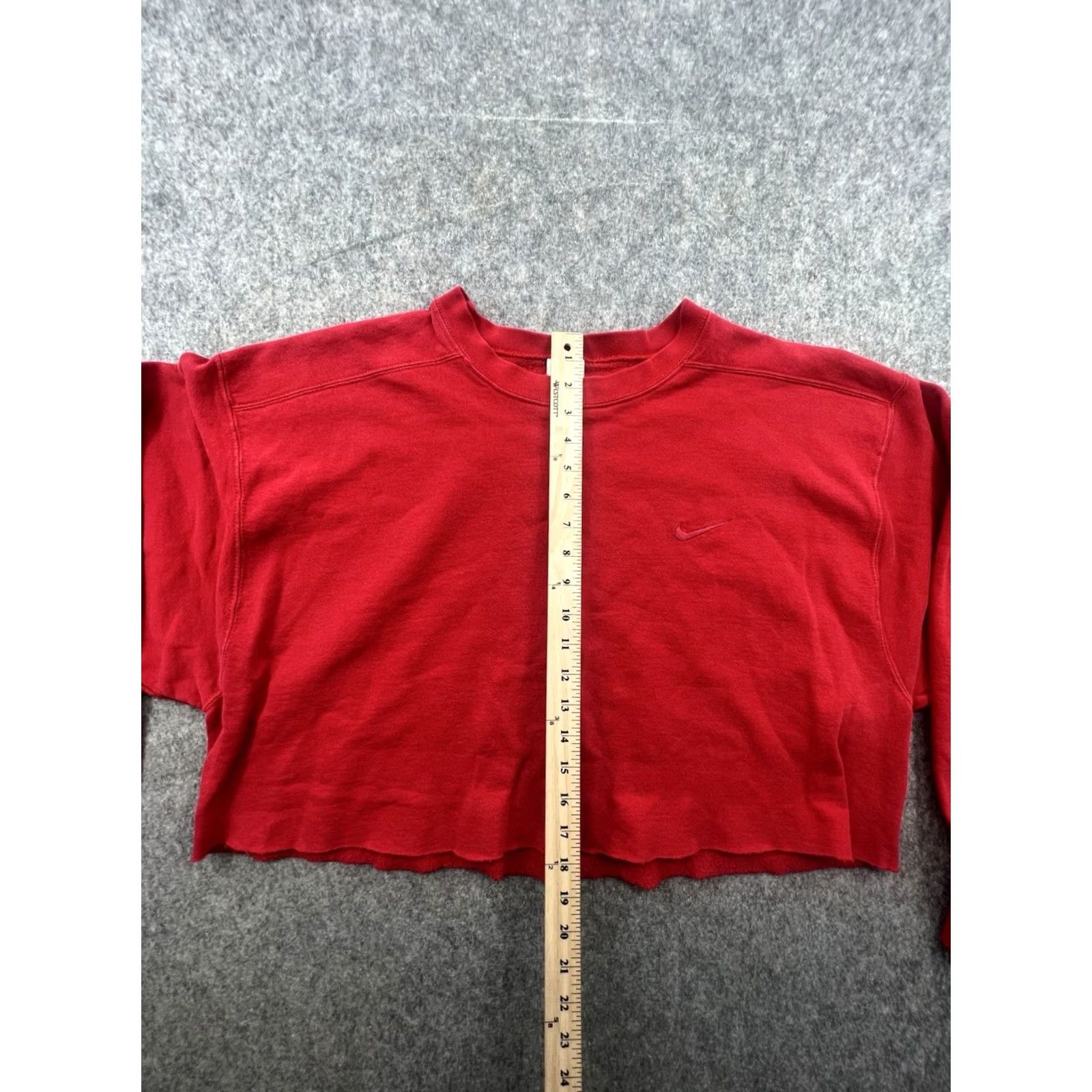 Nike VINTAGE Nike Women's Cropped Red Long Sleeve Sweatshirt XL Shirt Women Red 1990s Graphic Sportswear/Bangladesh Size XL / US 12-14 / IT 48-50 - 3 Thumbnail