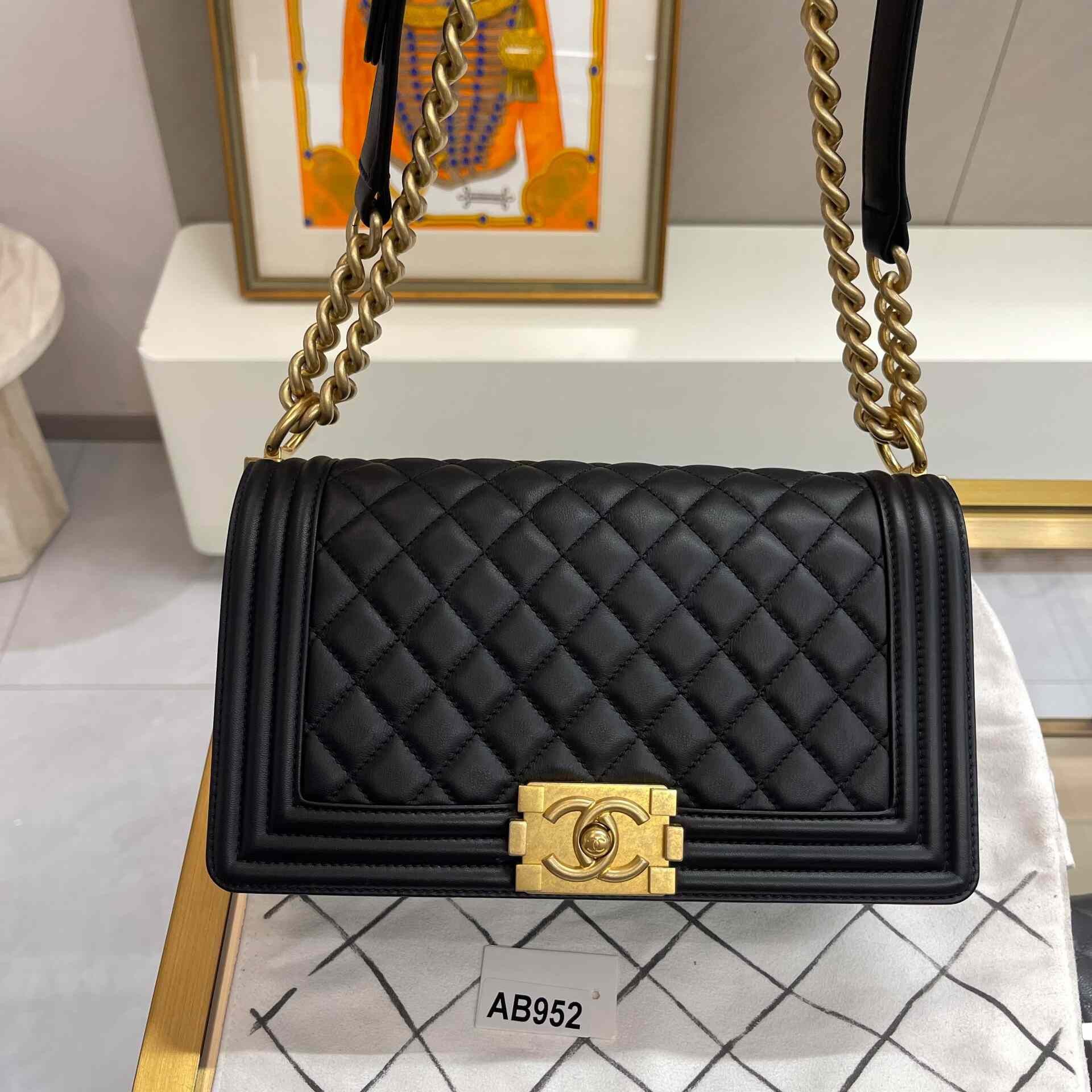 Chanel Pre-loved Bag Very good condition Size ONE SIZE - 1 Thumbnail