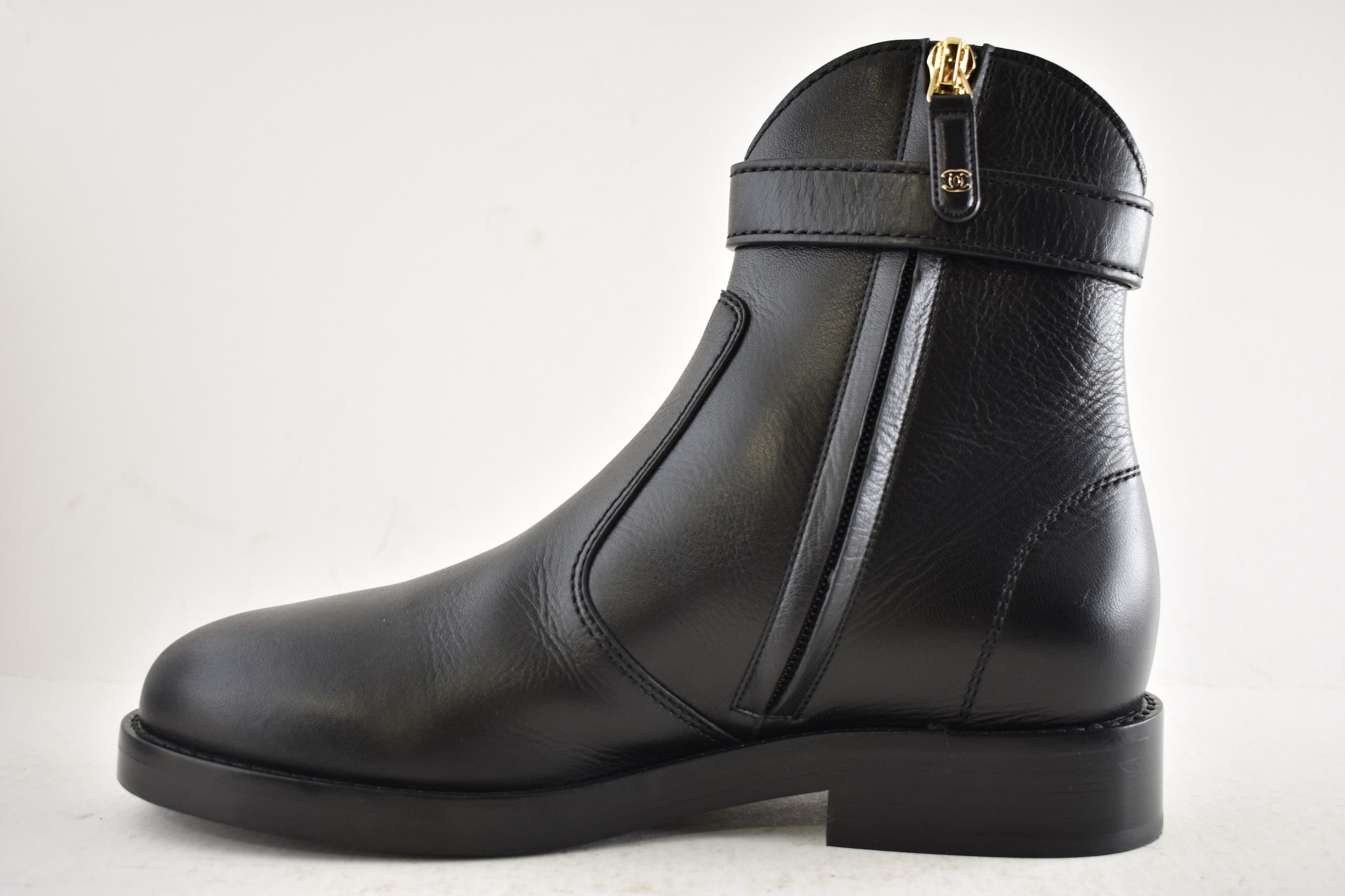 Chanel Chanel 24K Leather Pearl CC Western Short Ankle Boots 37 Size US 7 / IT 37 - 8 Thumbnail