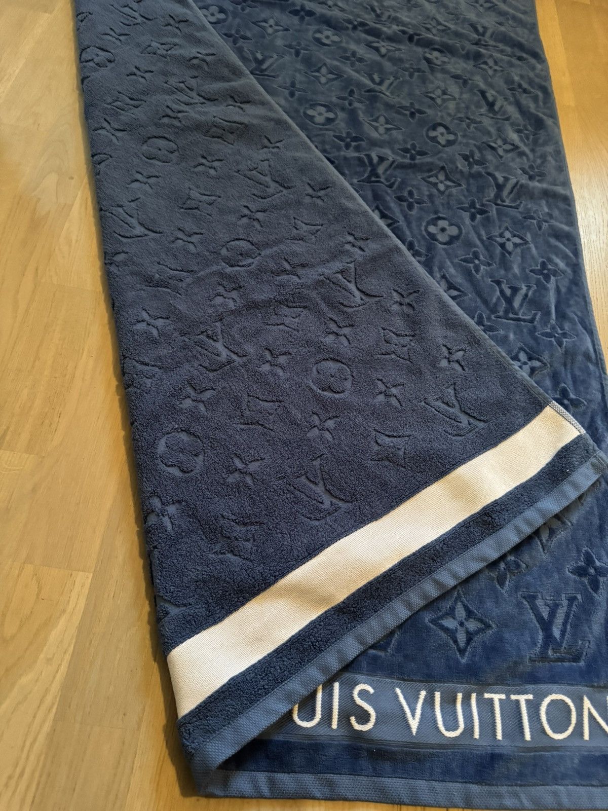 Louis Vuitton LOUIS VUITTON beach towel sizes in photos by tape measure Size ONE SIZE - 5 Thumbnail