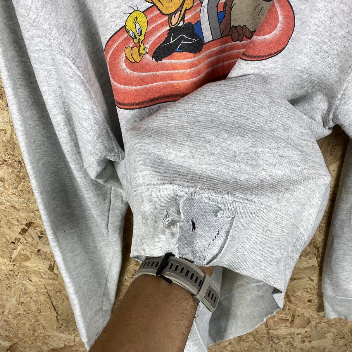 Cartoon Network × Vintage × Warner Bros VINTAGE LOONEY TUNES FAMILY WORN CONDITION SWEATSHIRT Size US XL / EU 56 / 4 - 8 Thumbnail