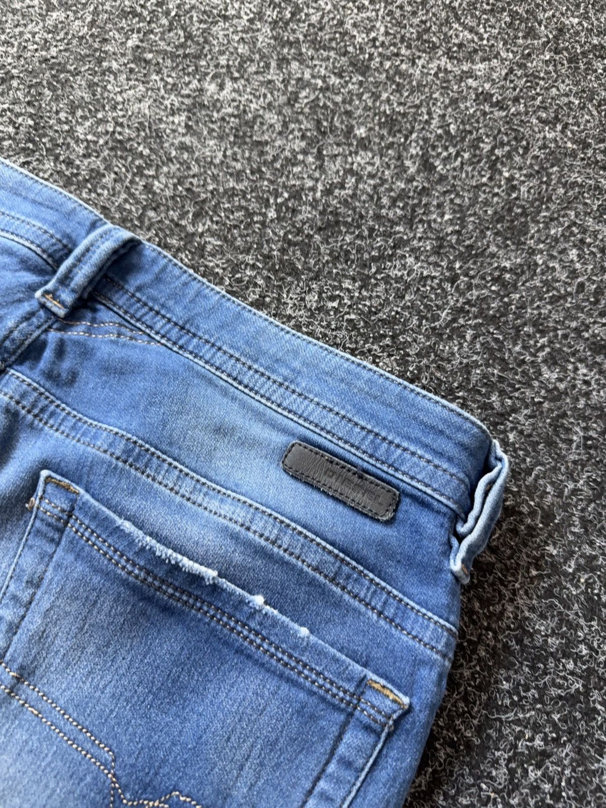 Diesel 00s Y2K Diesel Distressed Jeans Slim Stretch Denim Blue Size US 32 / EU 48 - 19 Thumbnail