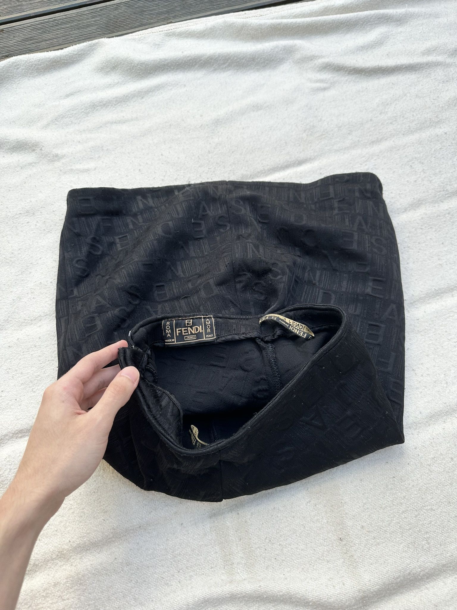 Fendi Fendi Jeans Skirt Vintage Allover Logo Black Size 27" / US 4 / IT 40 - 5 Thumbnail