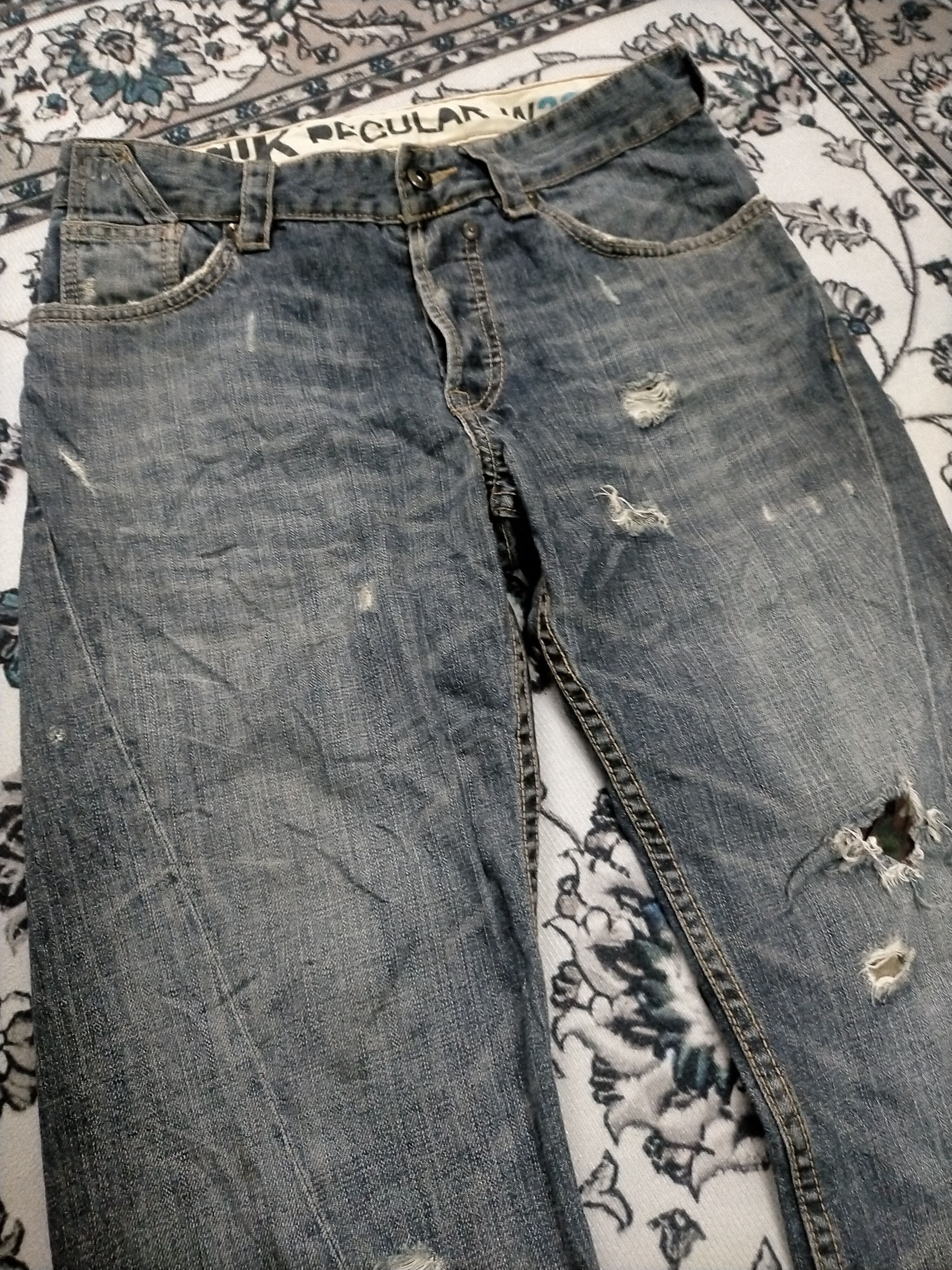 FCUK 🔥Rare🔥Fcuk Buckle Back Distressed Ripped Jeans Size US 30 / EU 46 - 3 Thumbnail